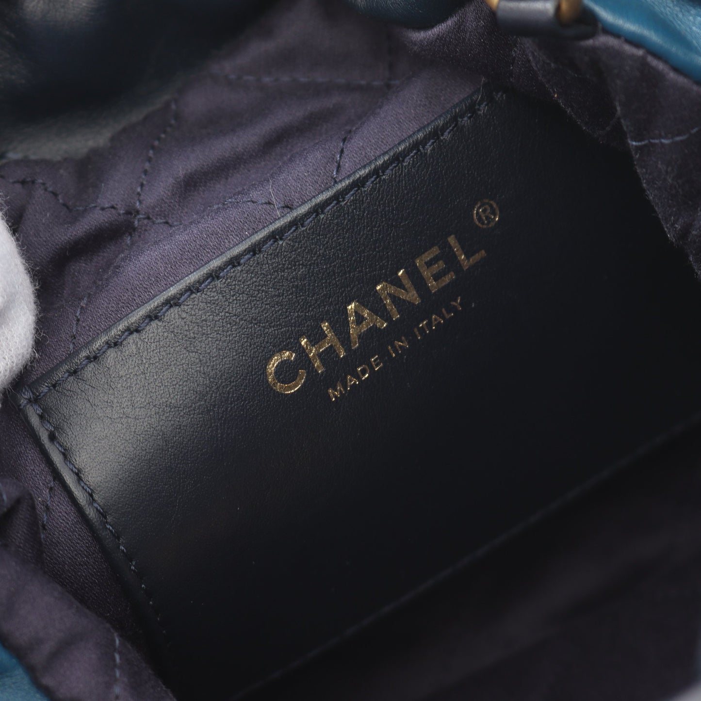 CHANEL 22 ミニ チェーンショルダーバッグ レザー ブルー ダークブルー ゴールド金具 グラデーション シャネル バッグ CHANEL