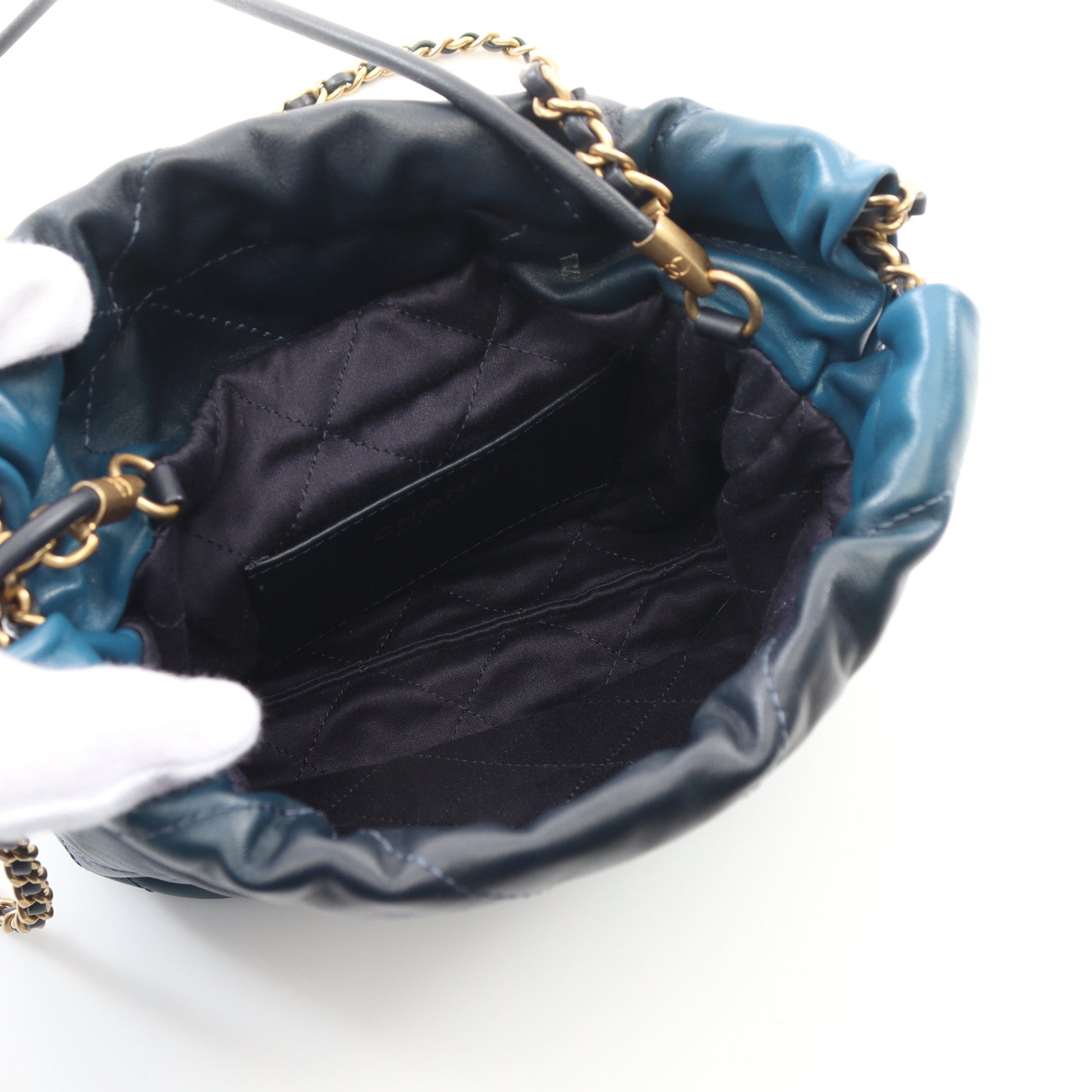 CHANEL 22 ミニ チェーンショルダーバッグ レザー ブルー ダークブルー ゴールド金具 グラデーション シャネル バッグ CHANEL