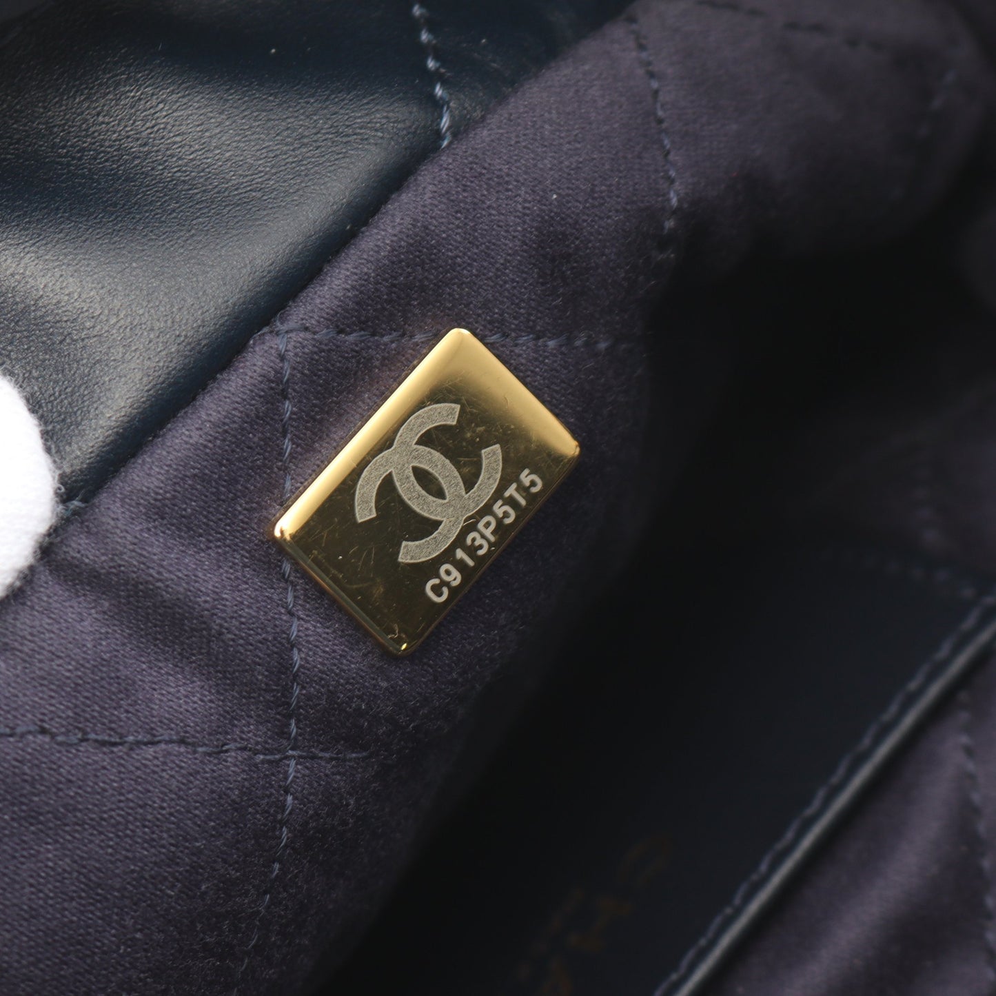 CHANEL 22 ミニ チェーンショルダーバッグ レザー ブルー ダークブルー ゴールド金具 グラデーション シャネル バッグ CHANEL