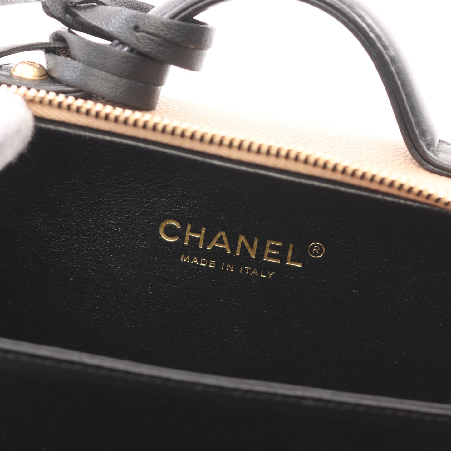 CCフィリグリー スモール バニティバッグ チェーンショルダーバッグ キャビアスキン ベージュ ブラック ゴールド金具 2WAY シャネル バッグ CHANEL