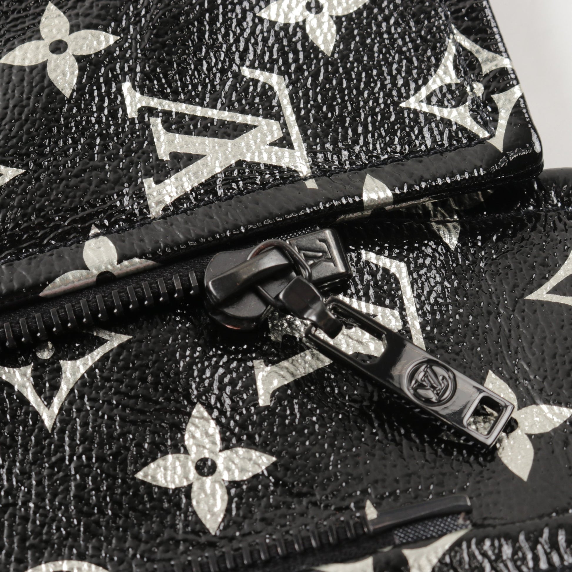 モノグラム バイカージャケット ダブル ライダースジャケット レザー ブラック シルバー ルイヴィトン アウター LOUIS VUITTON