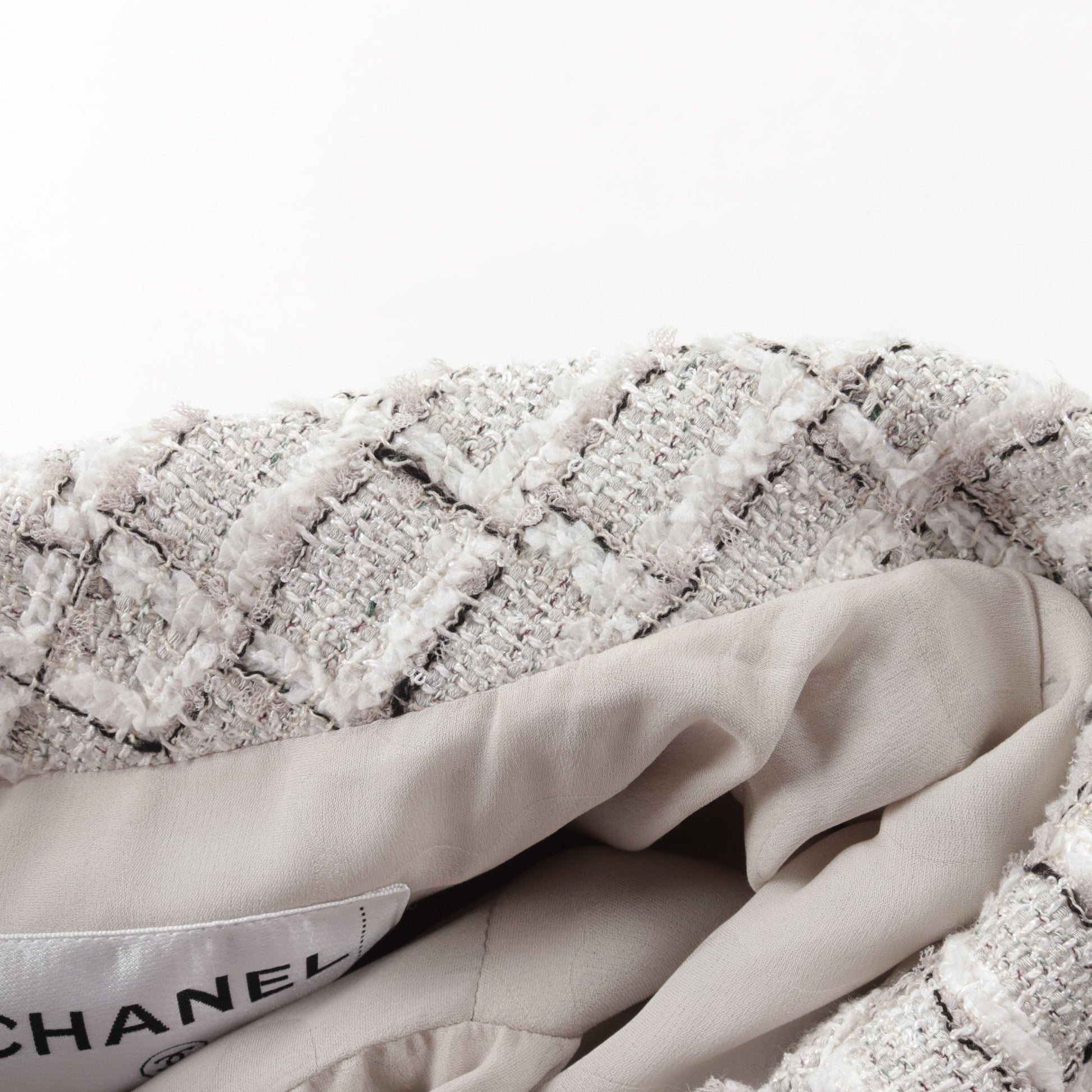 クロップド ツイード ジャケット レーヨン コットン ライトグレー ビジューボタン 22C シャネル アウター CHANEL