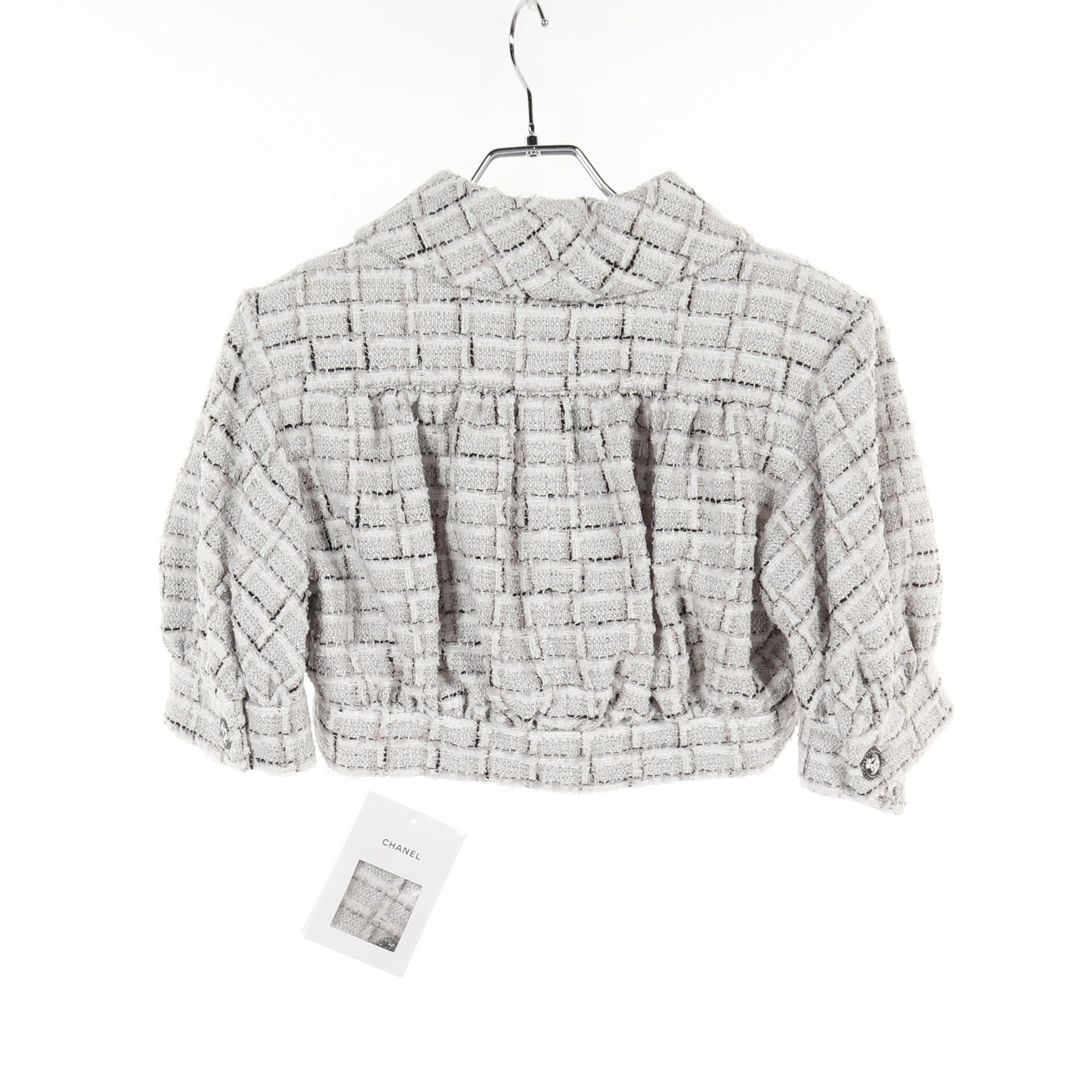 クロップド ツイード ジャケット レーヨン コットン ライトグレー ビジューボタン 22C シャネル アウター CHANEL