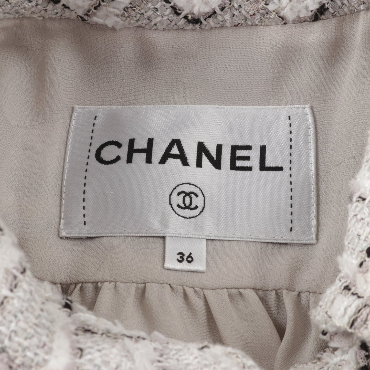 クロップド ツイード ジャケット レーヨン コットン ライトグレー ビジューボタン 22C シャネル アウター CHANEL