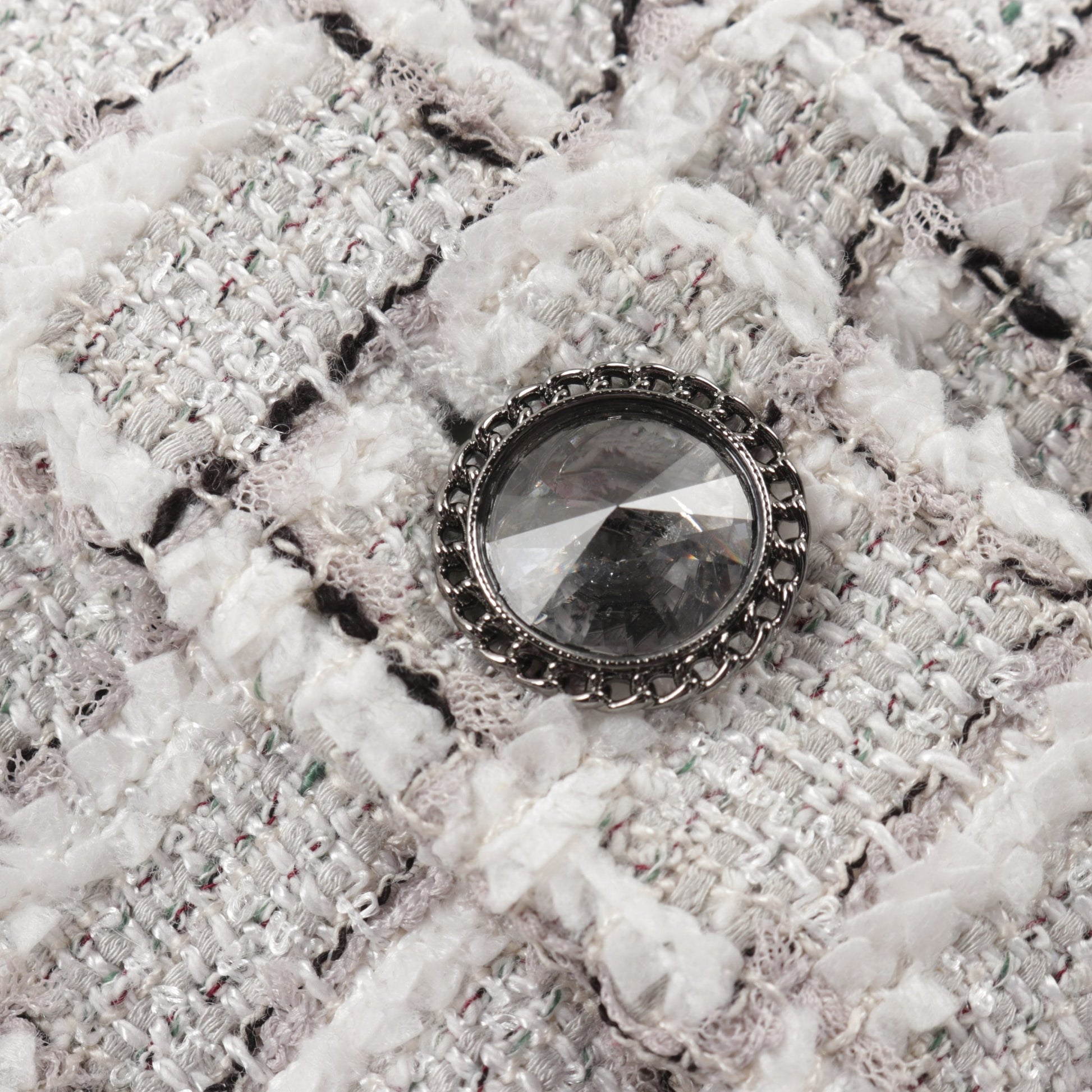 クロップド ツイード ジャケット レーヨン コットン ライトグレー ビジューボタン 22C シャネル アウター CHANEL