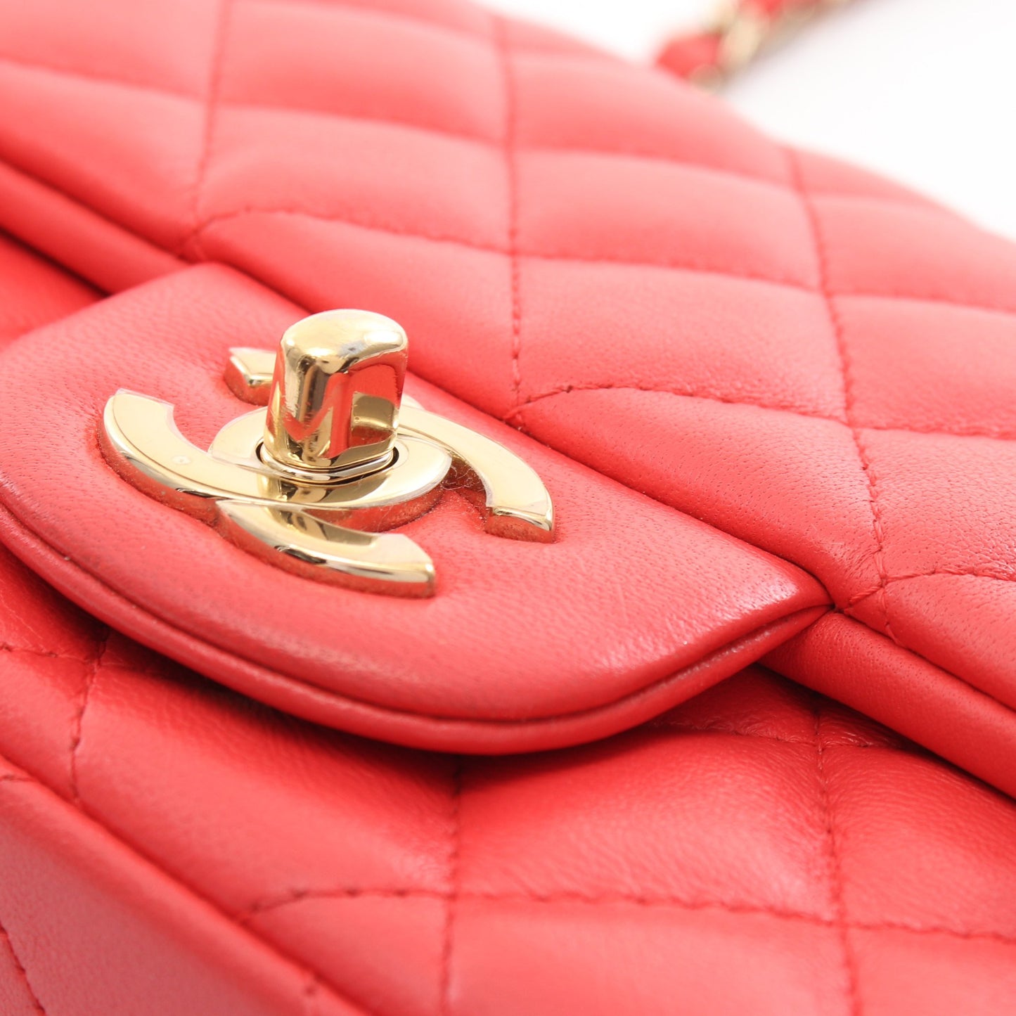 ミニマトラッセ チェーンショルダーバッグ ラムスキン ピンクレッド ゴールド金具 シャネル バッグ CHANEL
