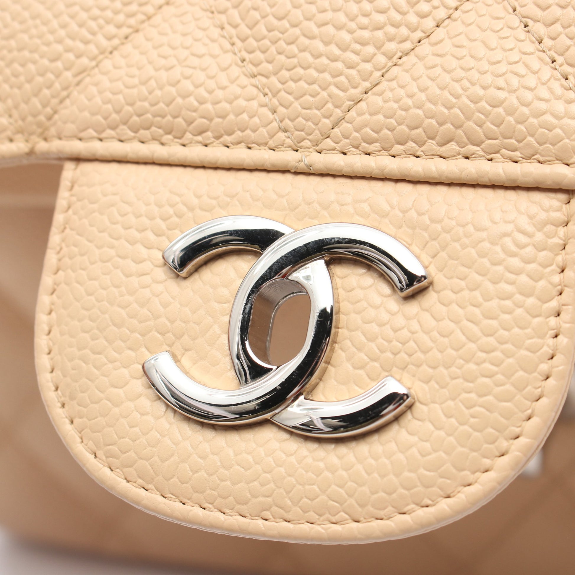 デカマトラッセ30 クラシック ラージ Wフラップ Wチェーンショルダーバッグ キャビアスキン ベージュ - シャネル バッグ CHANEL