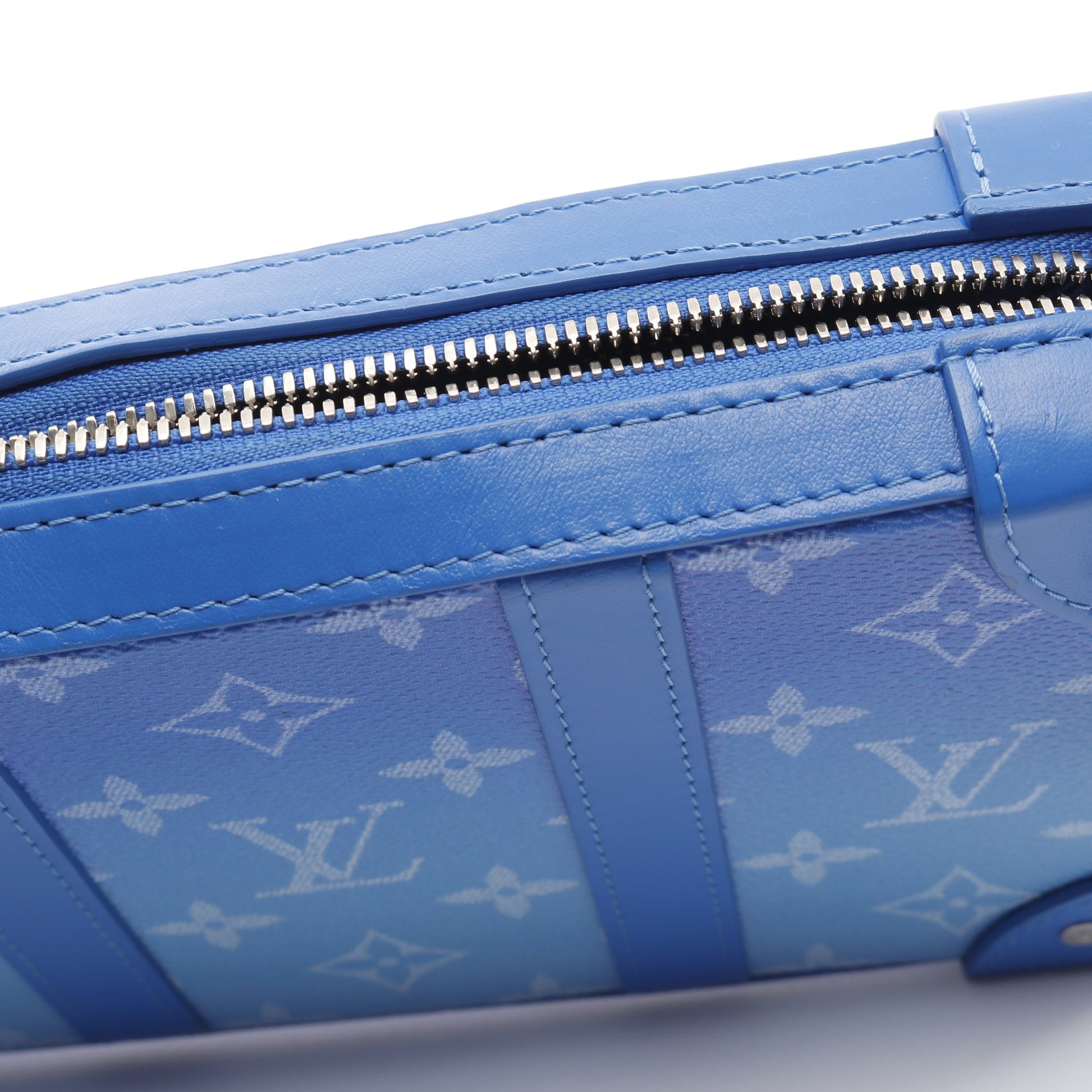 ソフトトランク ウォレット モノグラムクラウズ ショルダーバッグ PVC レザー ブルー ホワイト 20AW ルイヴィトン バッグ LOUIS VUITTON