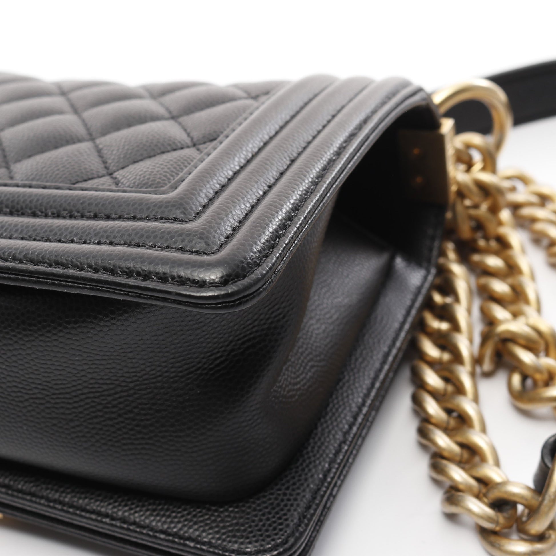 ボーイシャネル スモール チェーンショルダーバッグ キャビアスキン ブラック ゴールド金具 シャネル バッグ CHANEL