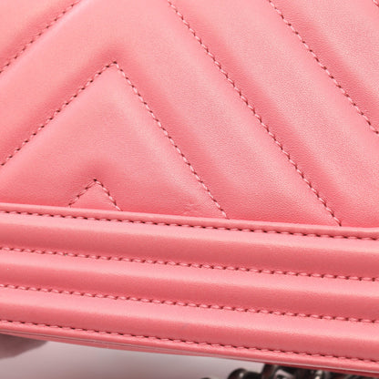 ボーイシャネル スモール シェブロン Vステッチ チェーンショルダーバッグ レザー ピンク アンティークシルバー金具 シャネル バッグ CHANEL