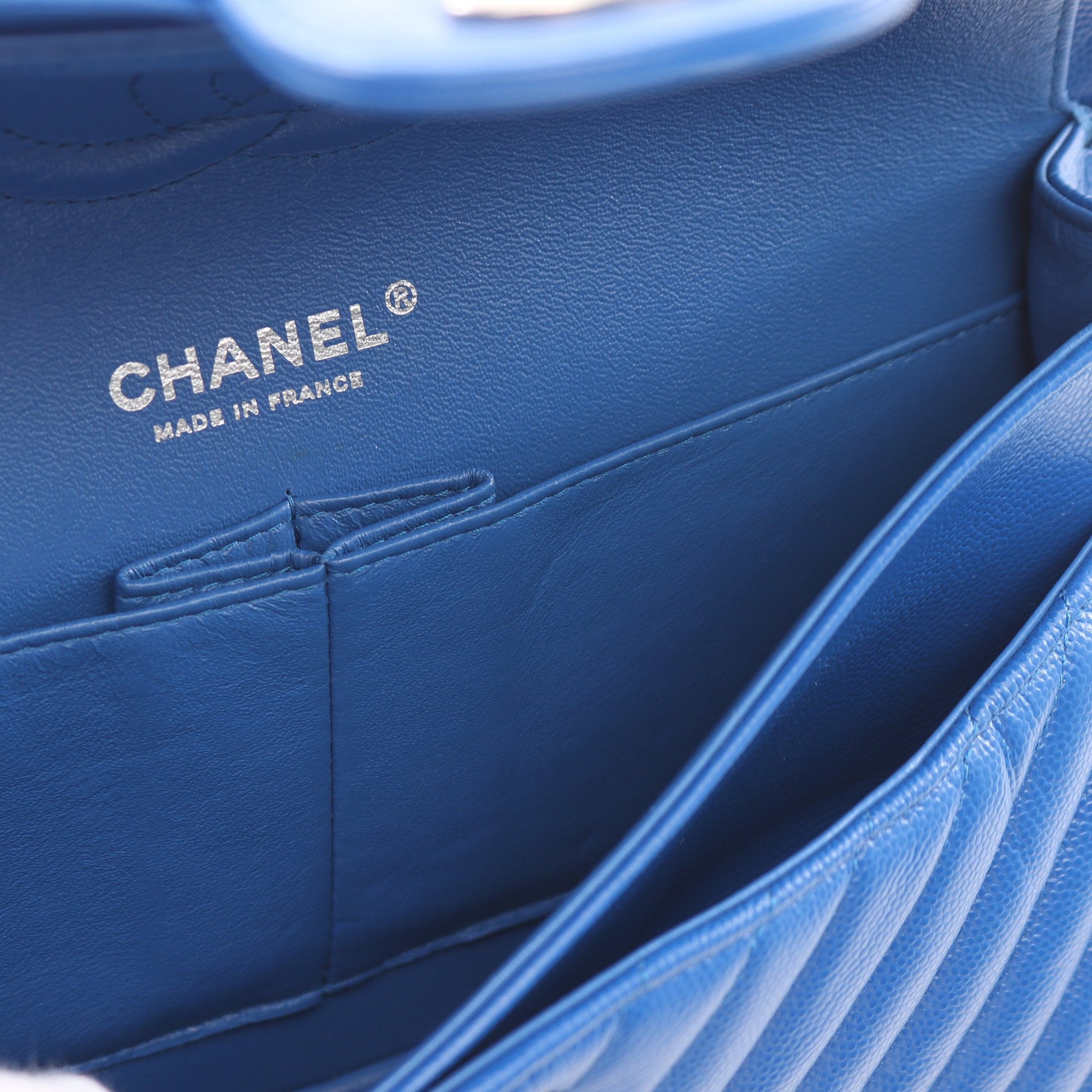 シェブロン Vステッチ Wフラップ Wチェーンショルダーバッグ キャビアスキン ブルー シルバー金具 シャネル バッグ CHANEL