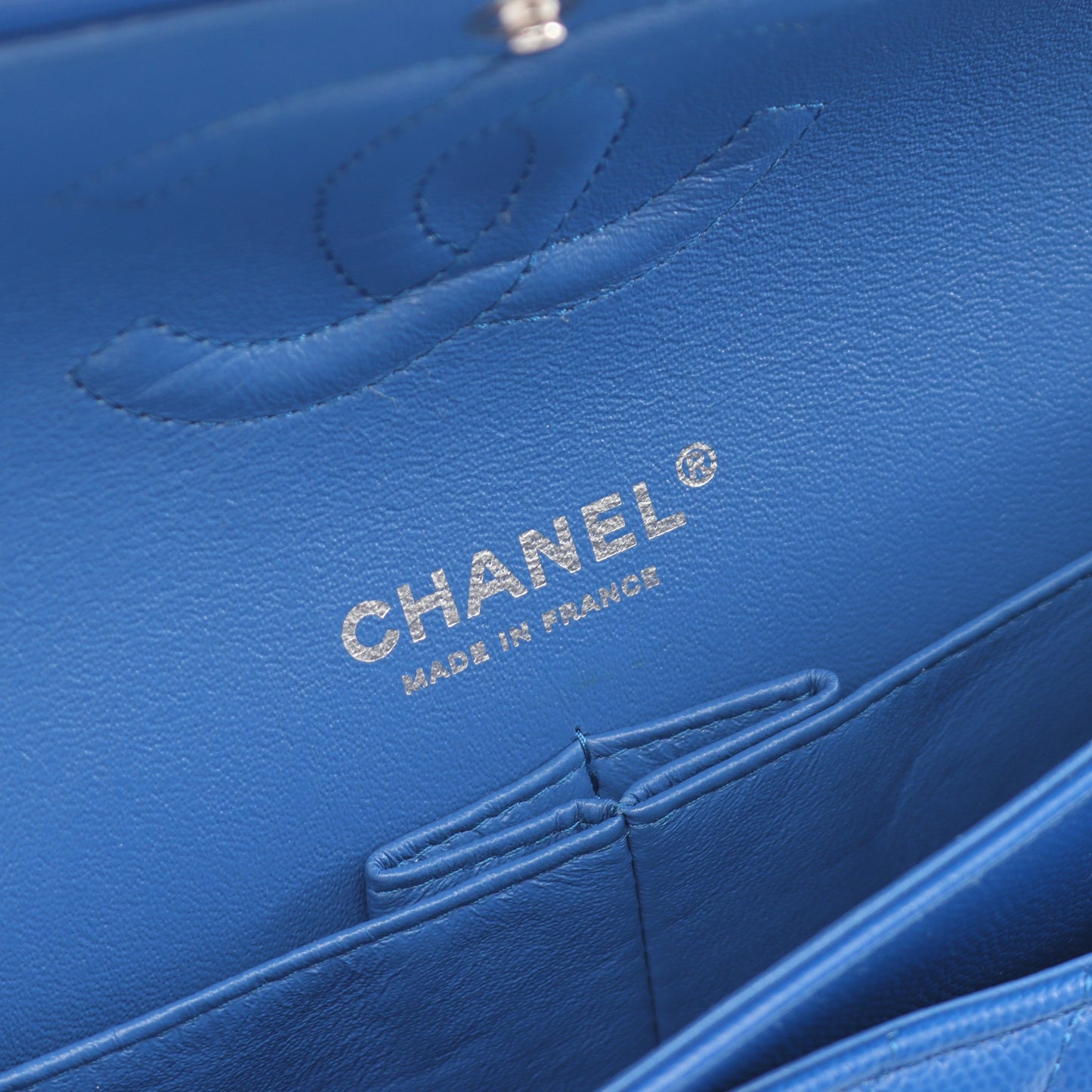 シェブロン Vステッチ Wフラップ Wチェーンショルダーバッグ キャビアスキン ブルー シルバー金具 シャネル バッグ CHANEL