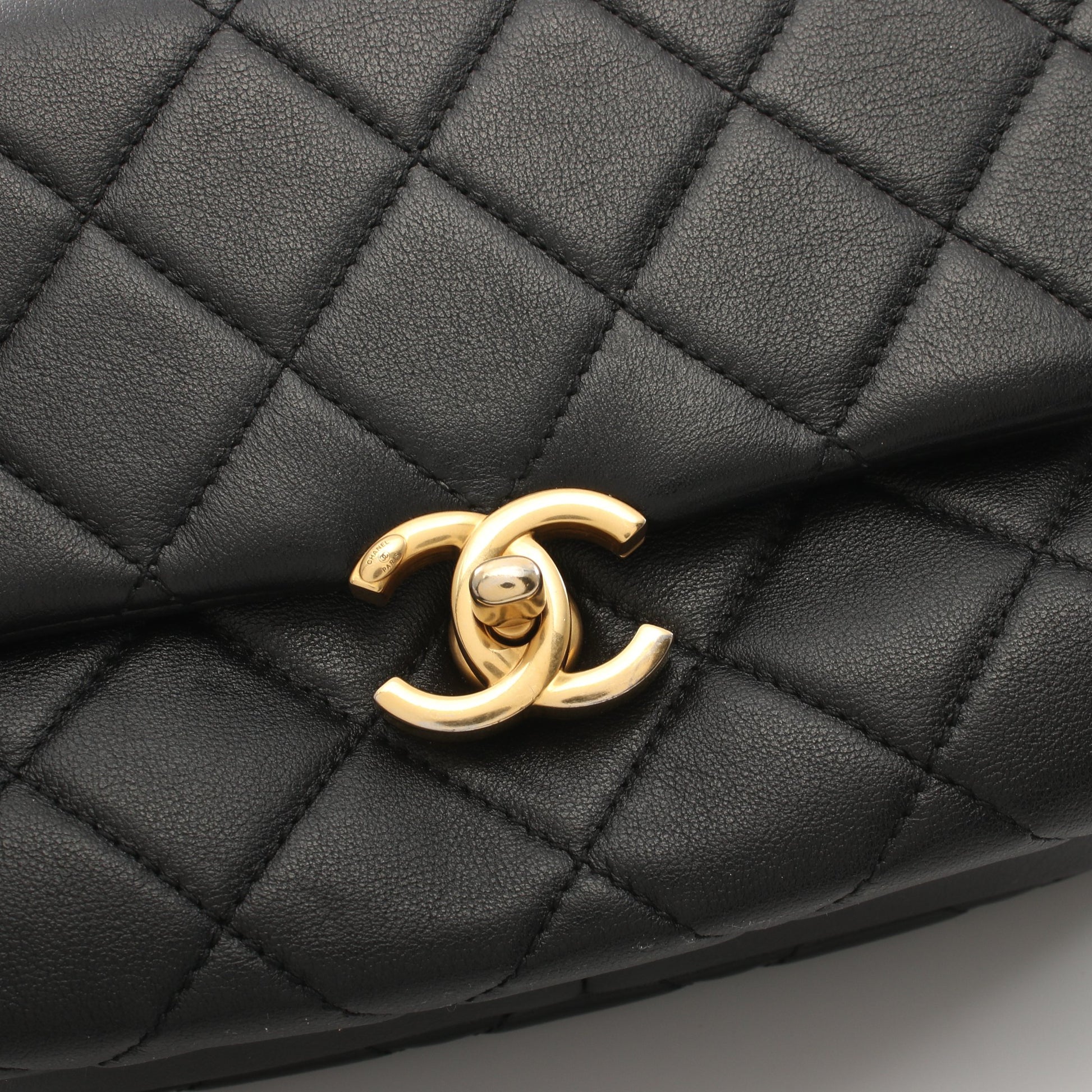 マトラッセ チェーンショルダーバッグ ラムスキン ブラック ゴールド金具 シャネル バッグ CHANEL