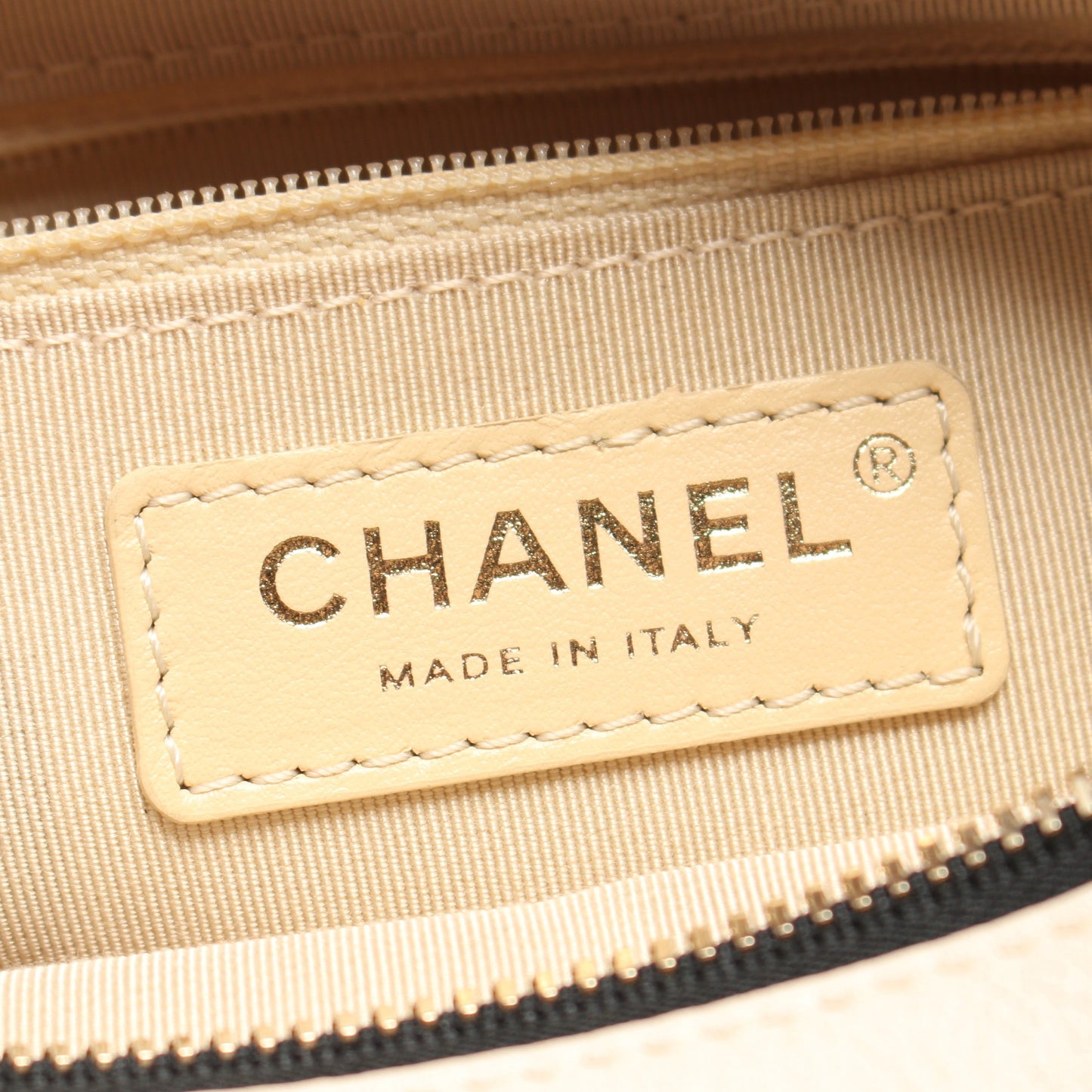 マトラッセ ボディバッグ ウエストバッグ レザー ライトベージュ ホワイト ブラック ゴールド金具 シャネル バッグ CHANEL