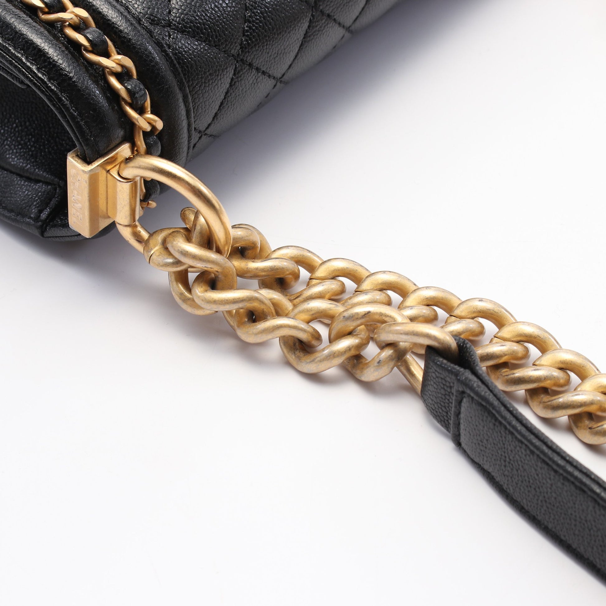 ボーイシャネル スモール チェーンショルダーバッグ キャビアスキン ブラック ゴールド金具 シャネル バッグ CHANEL
