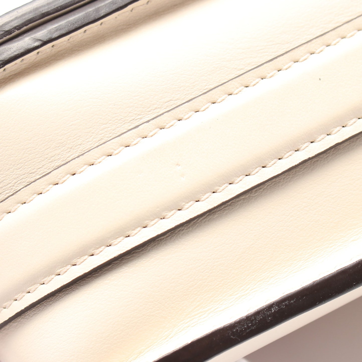 LV PONT 9 LVポンヌフ クレーム ショルダーバッグ レザー アイボリー ルイヴィトン バッグ LOUIS VUITTON
