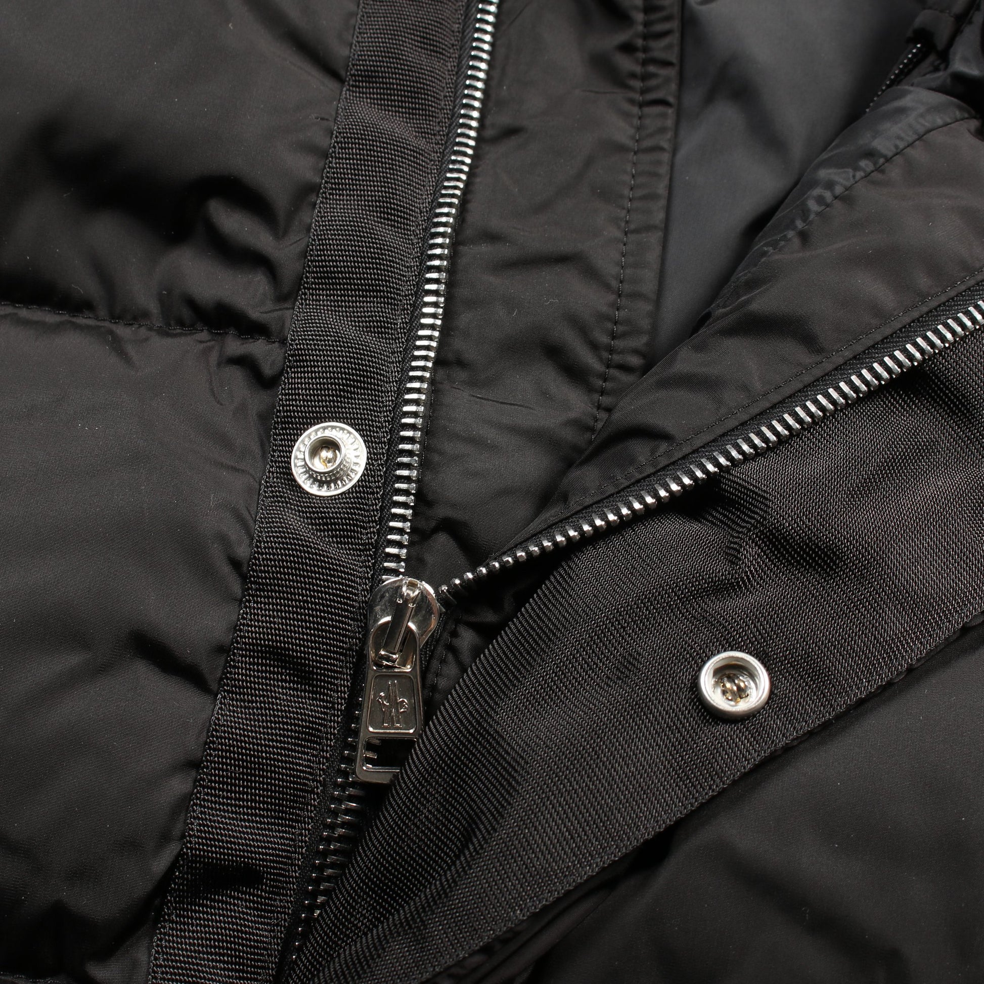 LEO ダウンジャケット ナイロン レザー ブラック ボア フード付き モンクレール アウター MONCLER