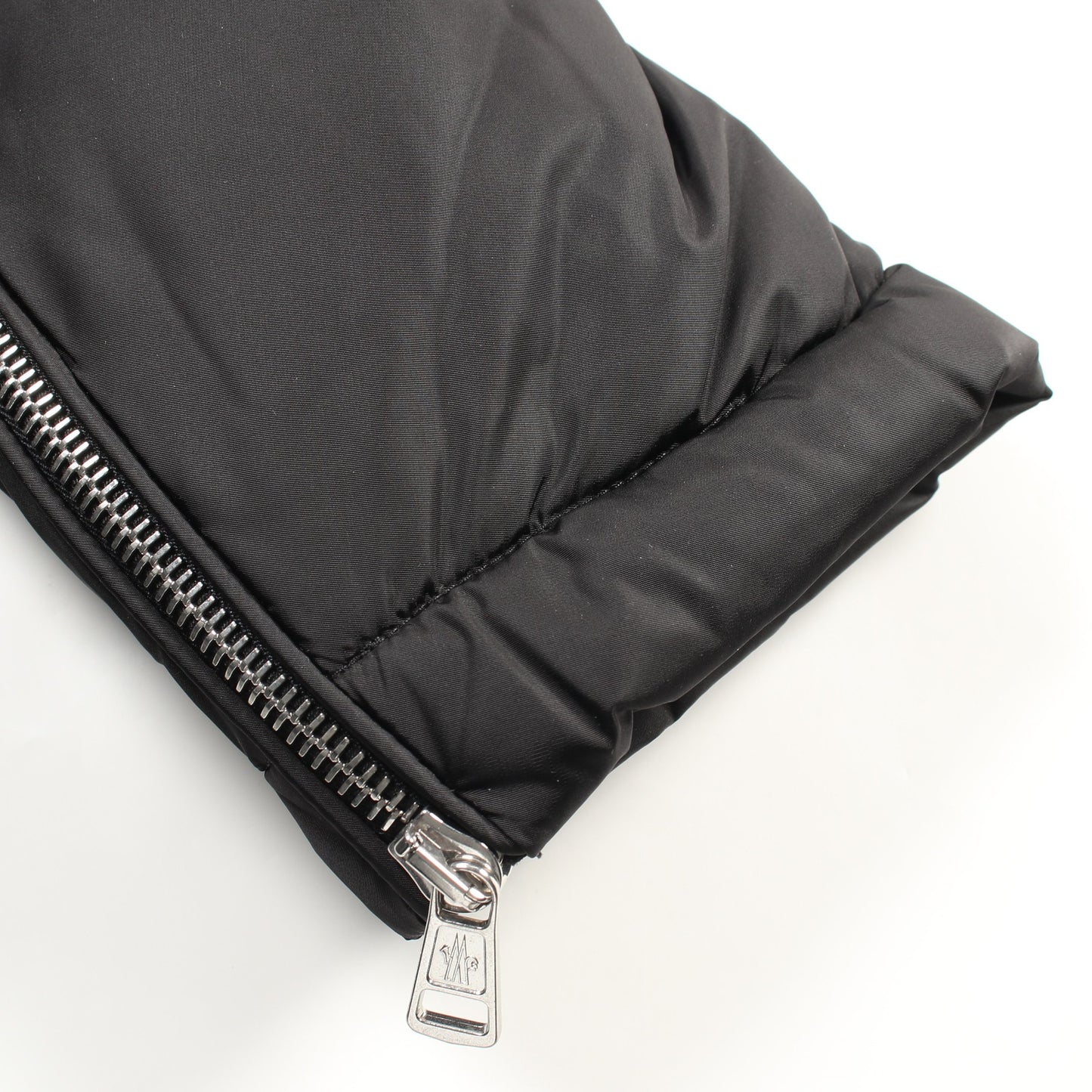 LEO ダウンジャケット ナイロン レザー ブラック ボア フード付き モンクレール アウター MONCLER