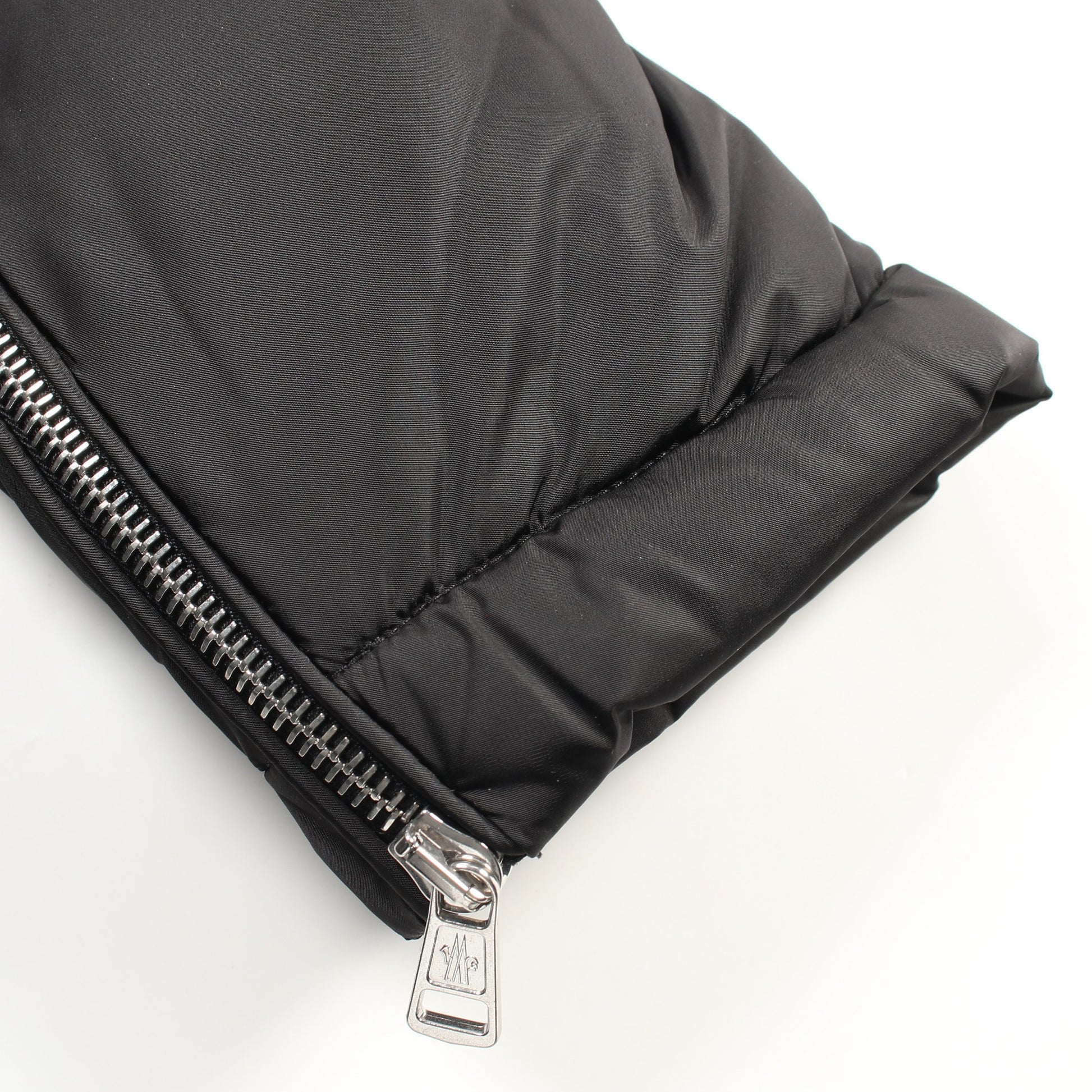 LEO ダウンジャケット ナイロン レザー ブラック ボア フード付き モンクレール アウター MONCLER