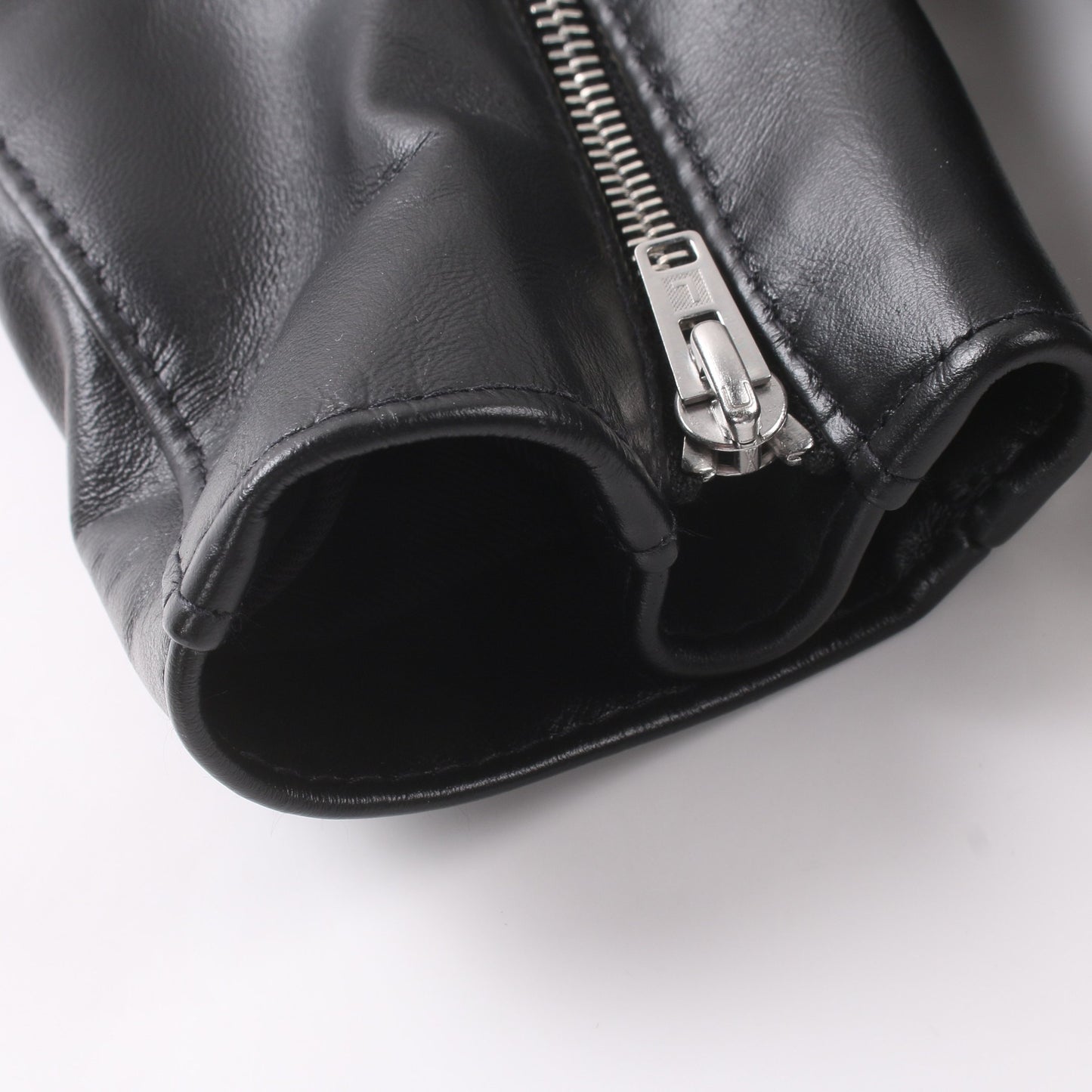 GENIUS 7 FRAGMENT HIROSHI FUJIWARA × Lewis Leathers DWAYNE レザージャケット ライダースジャケット レザー ブラック モンクレール アウター MONCLER
