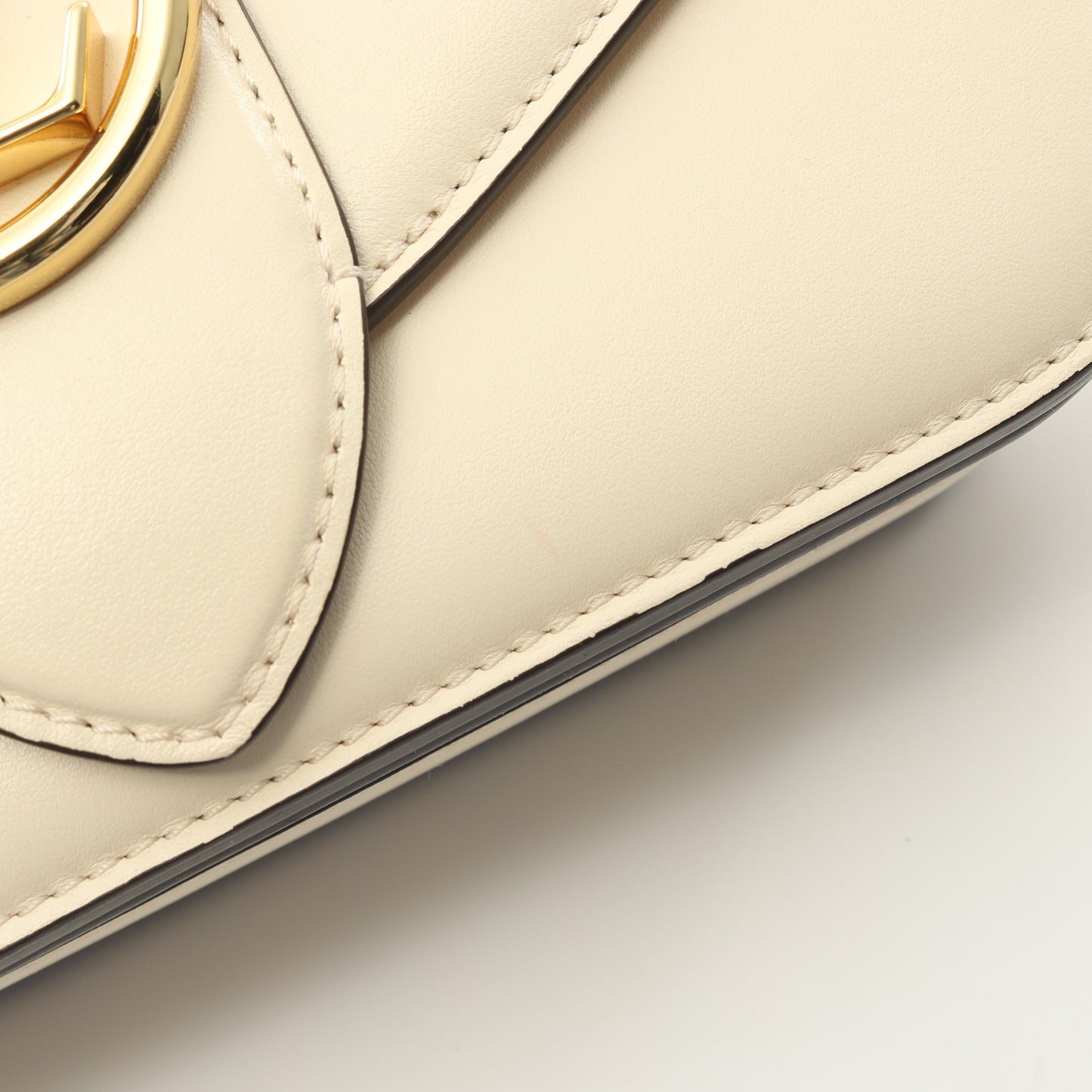 LV PONT 9 LVポンヌフ クレーム ショルダーバッグ レザー アイボリー ルイヴィトン バッグ LOUIS VUITTON