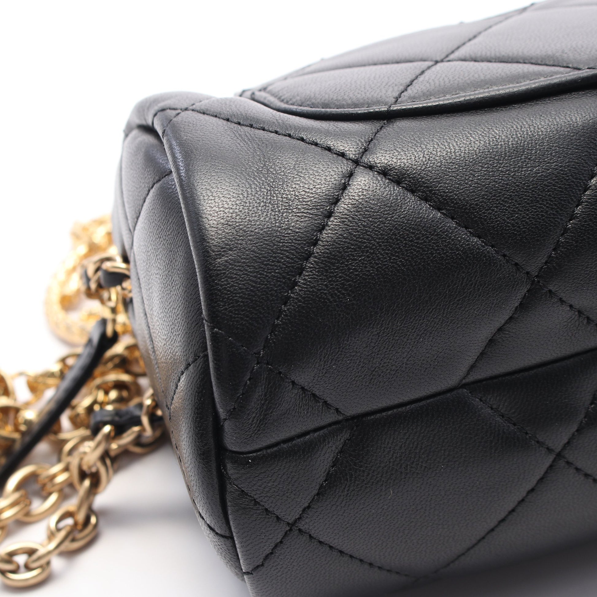 ミニ ボーリング バッグ マトラッセ チェーンショルダーバッグ レザー ブラック ゴールド金具 シャネル バッグ CHANEL