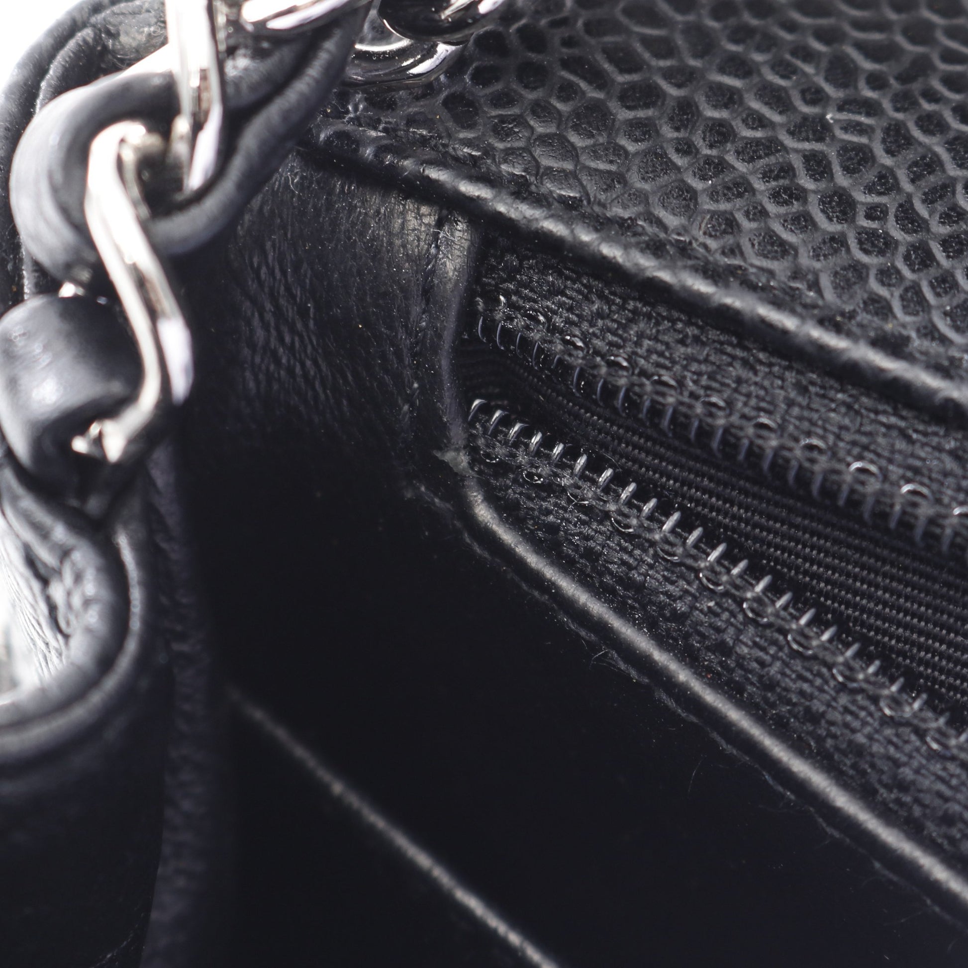 ミニマトラッセ チェーンショルダーバッグ キャビアスキン ブラック シルバー金具 シャネル バッグ CHANEL