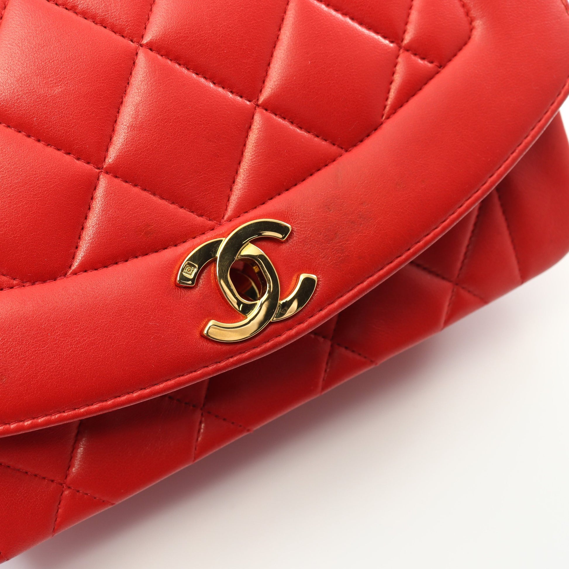 マトラッセ ダイアナフラップ チェーンショルダーバッグ ラムスキン レッド ゴールド金具 シャネル バッグ CHANEL