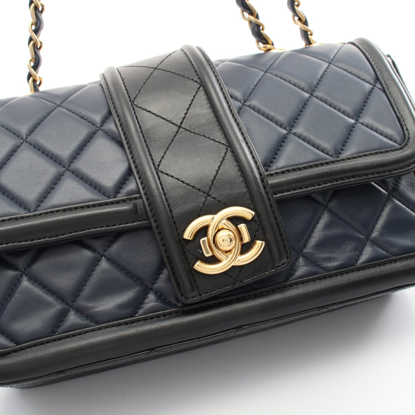マトラッセ チェーンショルダーバッグ ラムスキン ネイビー ブラック ゴールド金具 シャネル バッグ CHANEL