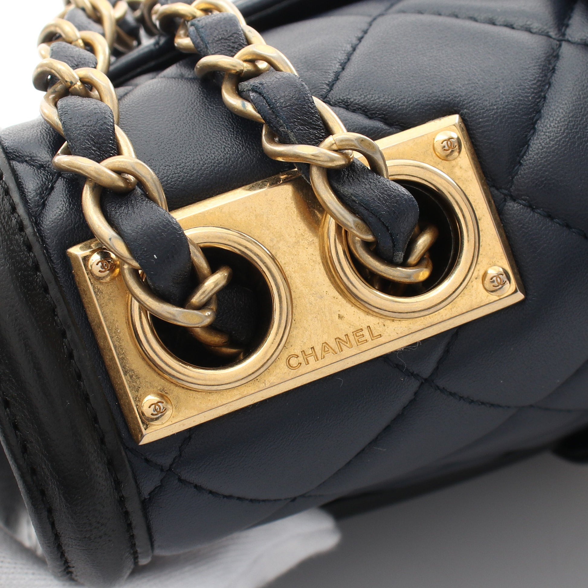 マトラッセ チェーンショルダーバッグ ラムスキン ネイビー ブラック ゴールド金具 シャネル バッグ CHANEL