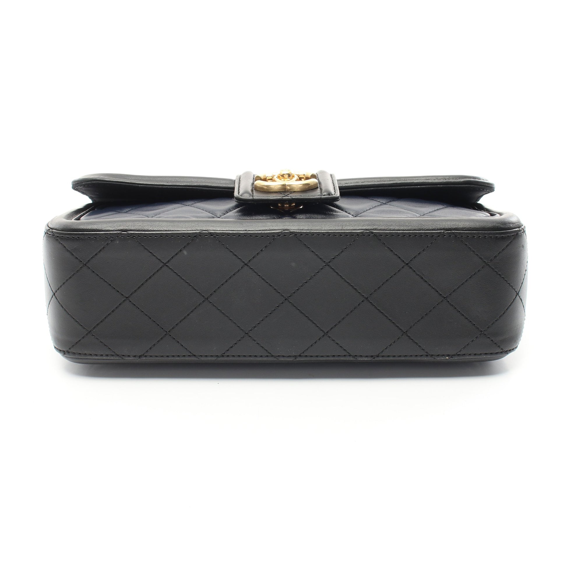 マトラッセ チェーンショルダーバッグ ラムスキン ネイビー ブラック ゴールド金具 シャネル バッグ CHANEL