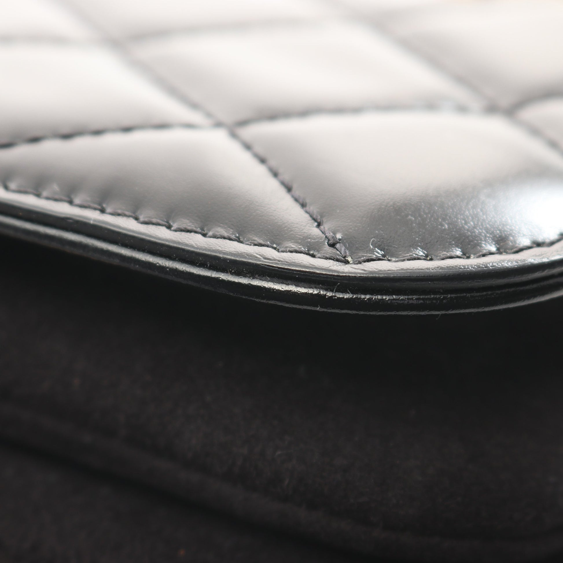 マトラッセ ショルダーバッグ レザー スエード ブラック ゴールド金具 シャネル バッグ CHANEL