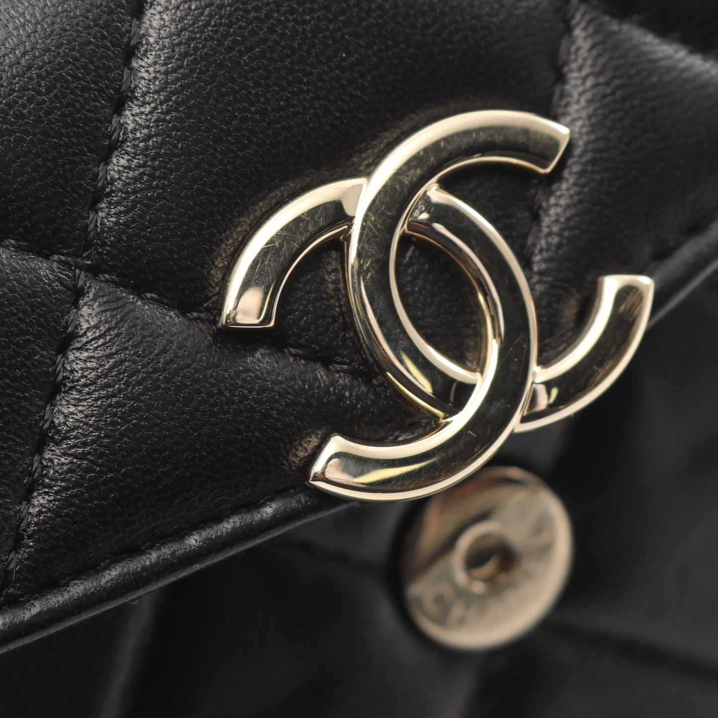 マトラッセ バニティバッグ チェーンショルダーバッグ ラムスキン ブラック ゴールド金具 シャネル バッグ CHANEL