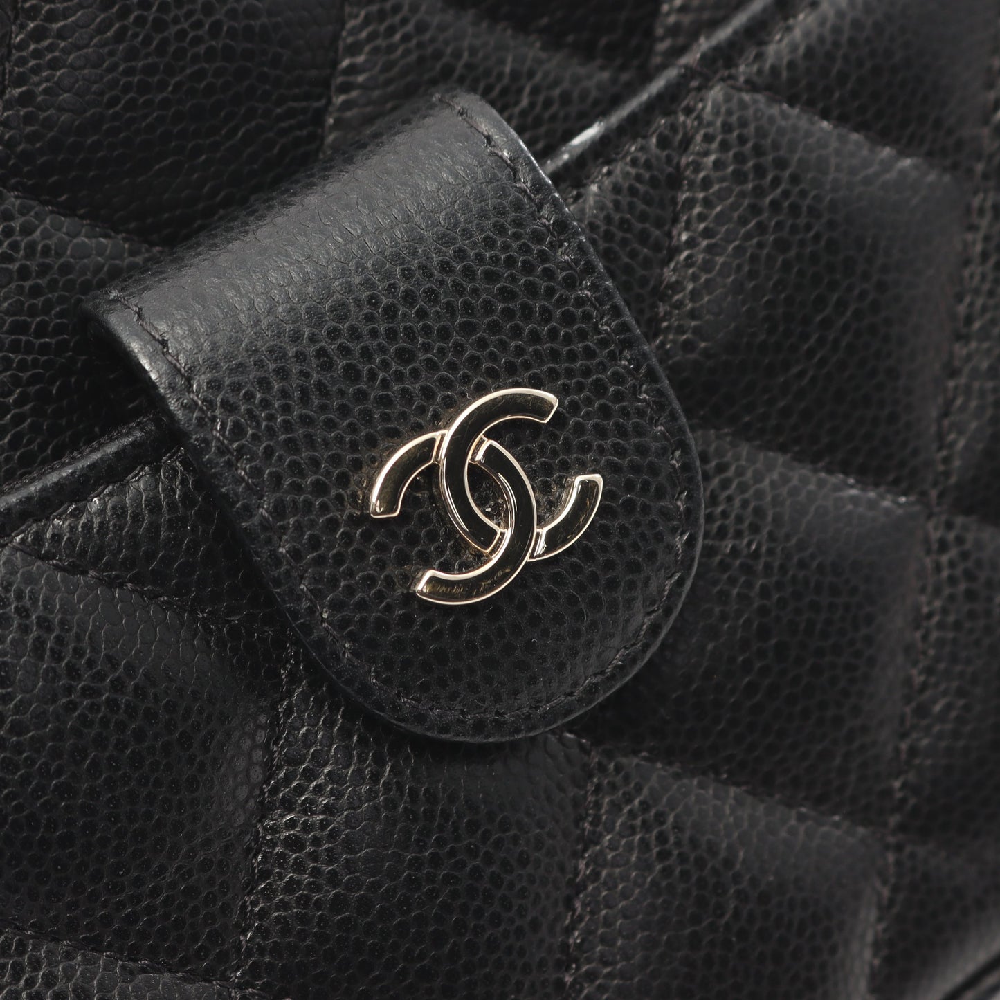 マトラッセ カメラバッグ チェーンショルダーバッグ キャビアスキン ブラック ゴールド金具 シャネル バッグ CHANEL