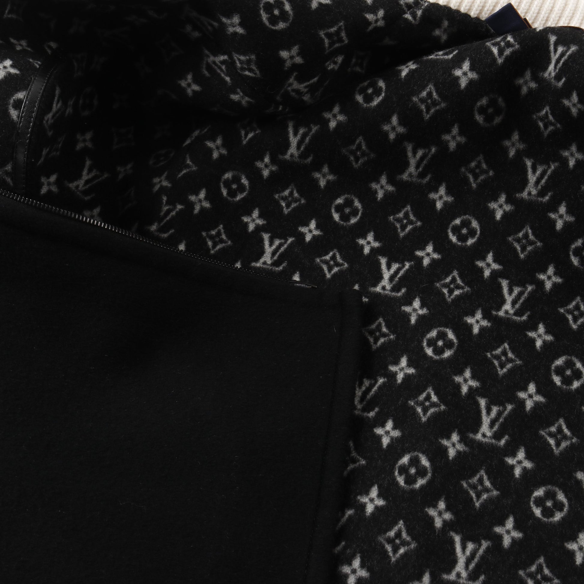 リブフードダブルフェイスケープ ポンチョ ウール シルク ブラック オフホワイト ジップアップ ルイヴィトン アウター LOUIS VUITTON