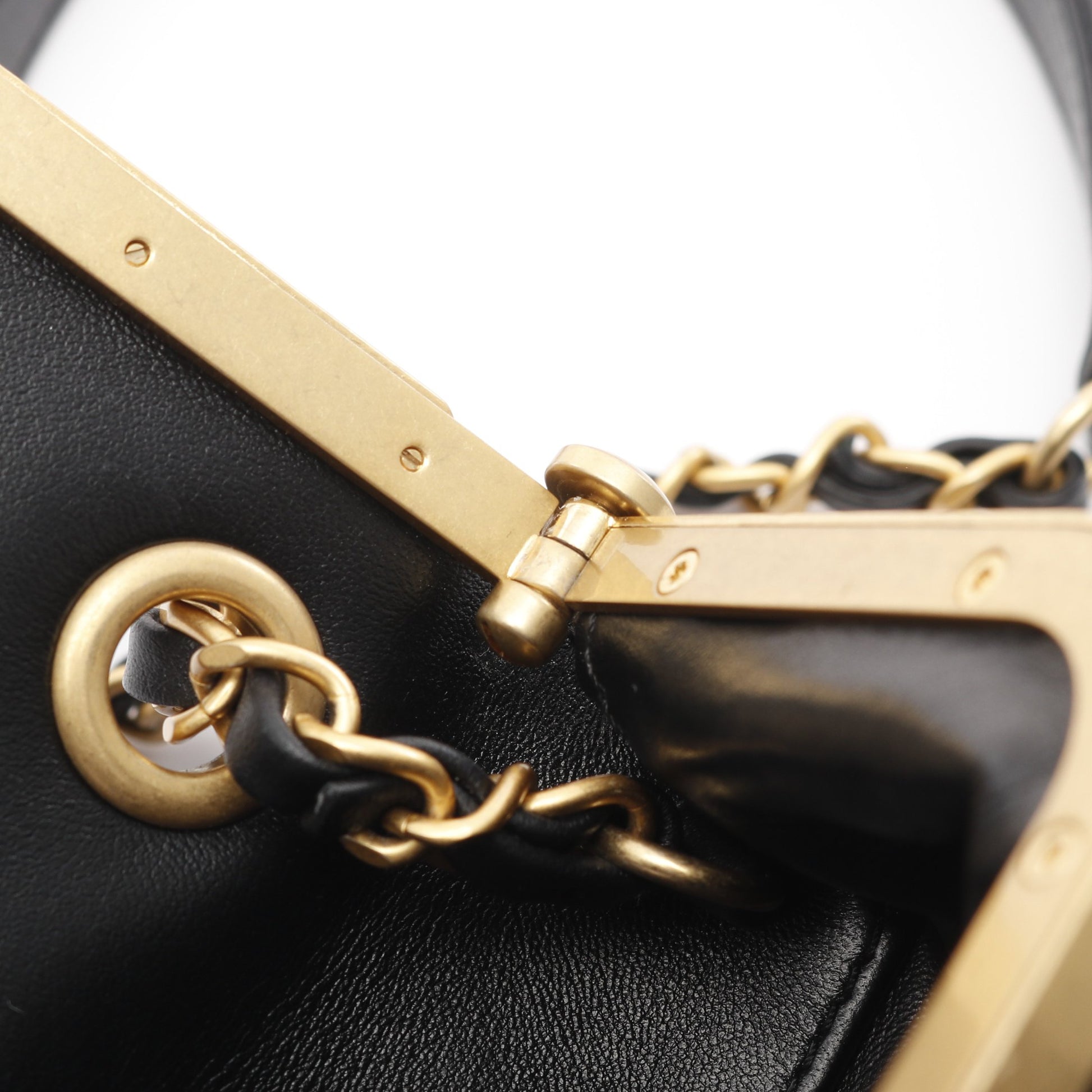 マトラッセ チェーンショルダーバッグ ラインストーン フェイクパール ラムスキン ブラック ゴールド金具 シャネル バッグ CHANEL