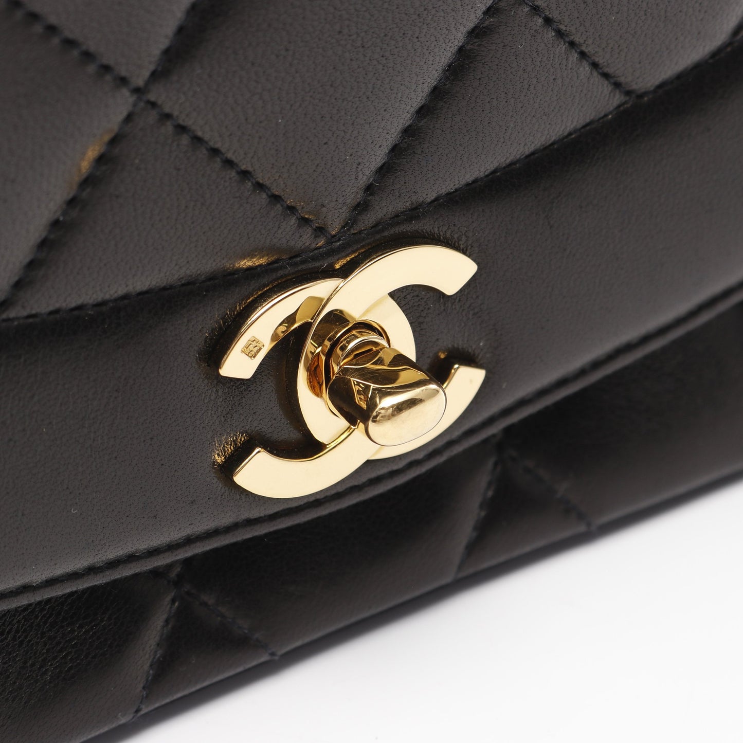 マトラッセ ダイアナフラップ チェーンショルダーバッグ ラムスキン ブラック ゴールド金具 シャネル バッグ CHANEL