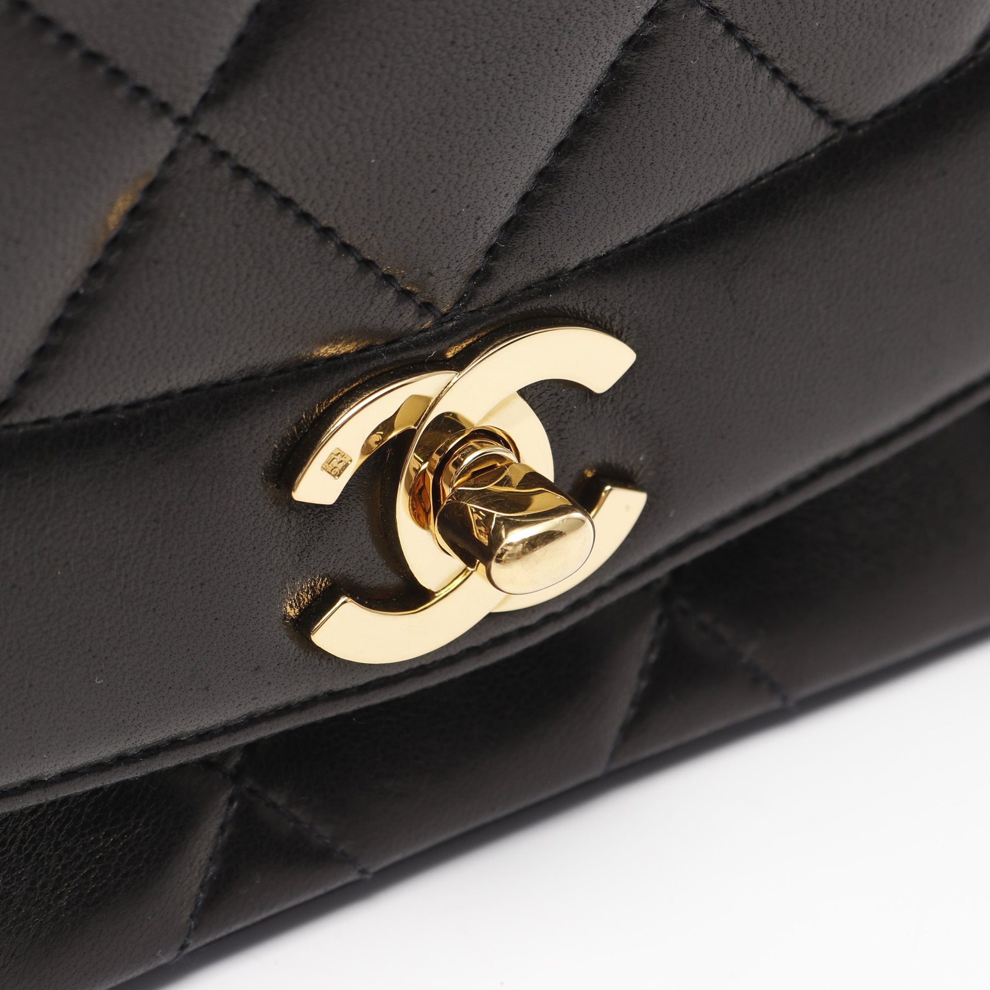 マトラッセ ダイアナフラップ チェーンショルダーバッグ ラムスキン ブラック ゴールド金具 シャネル バッグ CHANEL