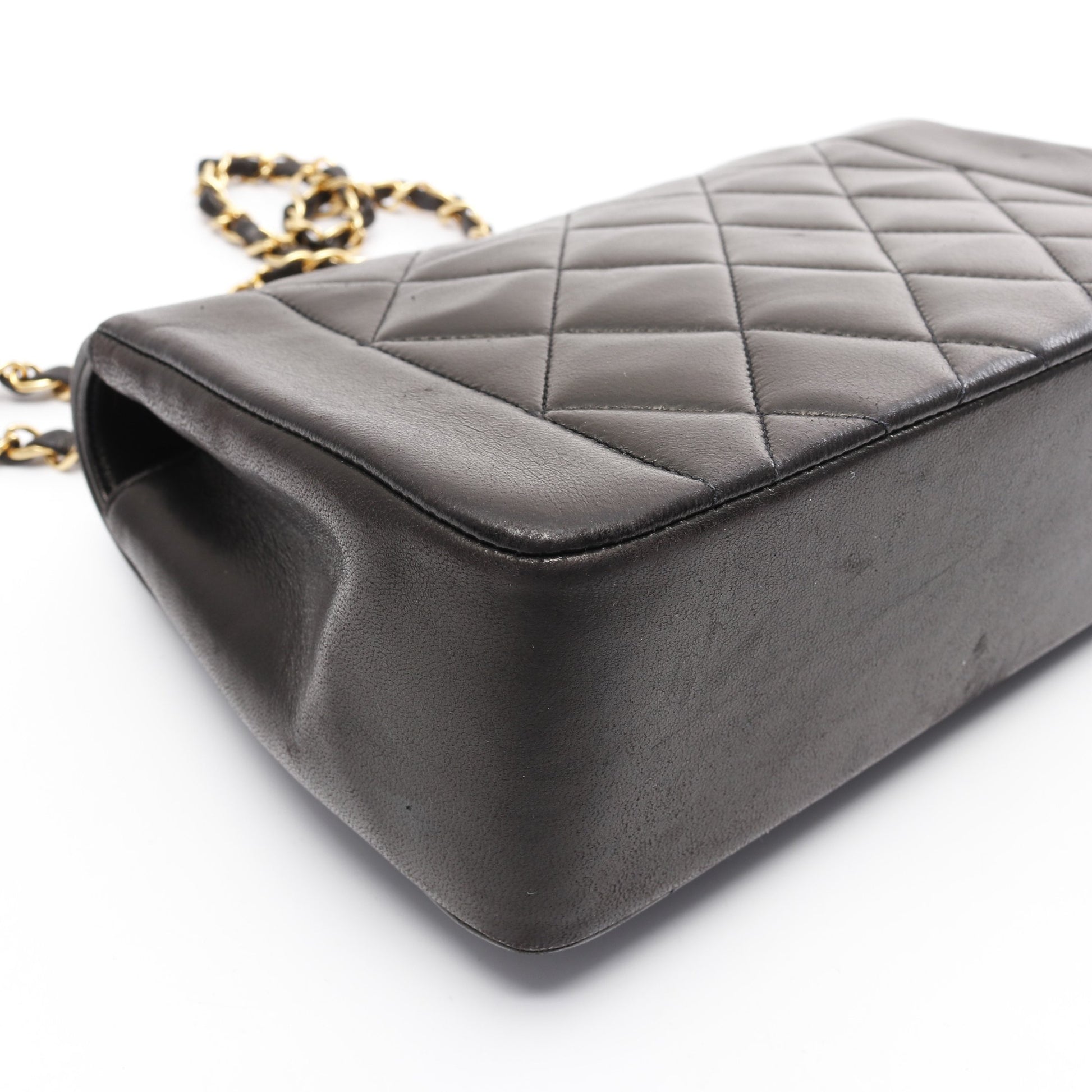 マトラッセ ダイアナフラップ チェーンショルダーバッグ ラムスキン ブラック ゴールド金具 シャネル バッグ CHANEL