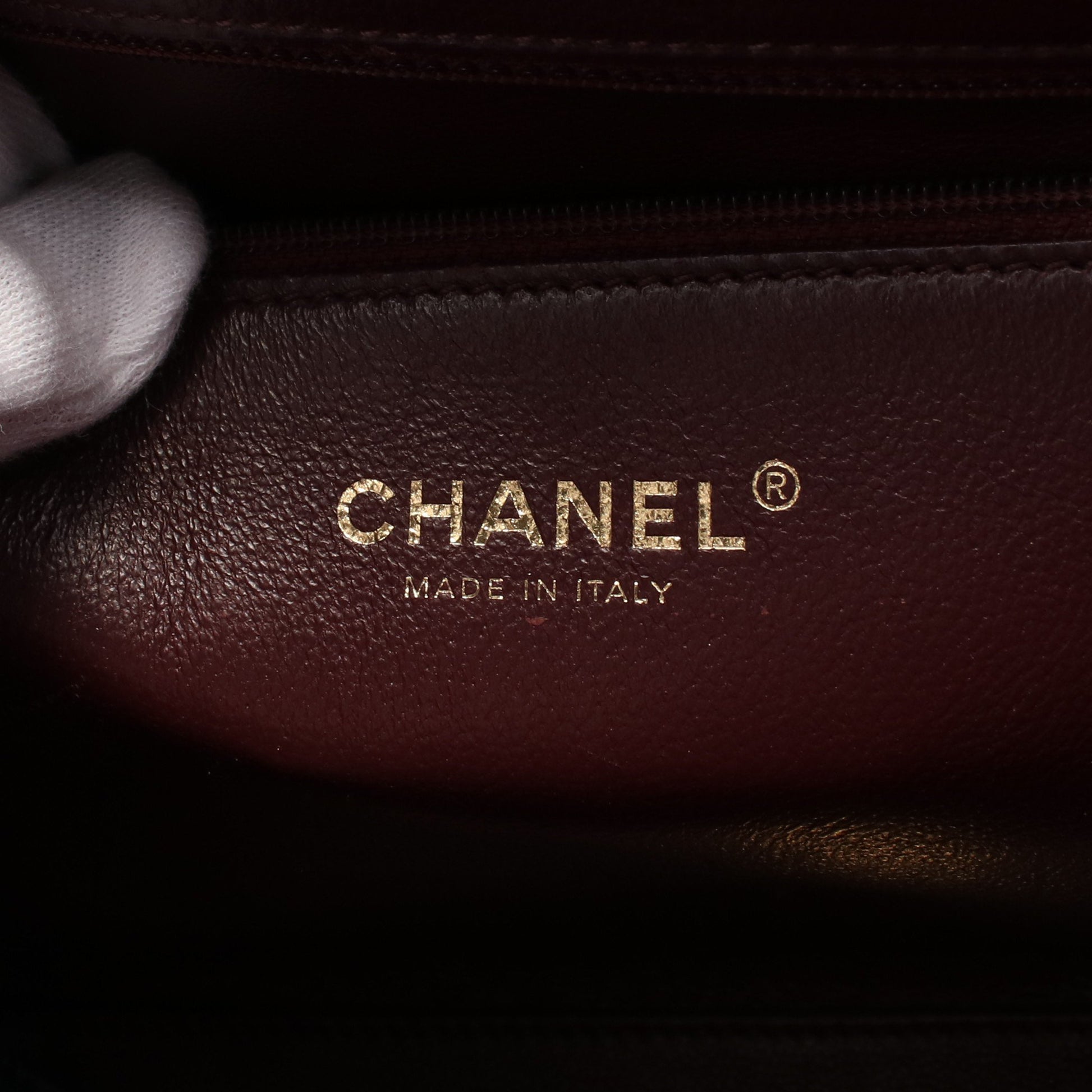 シェブロン Vステッチ チェーンショルダーバッグ レザー ネイビー ゴールド金具 シャネル バッグ CHANEL