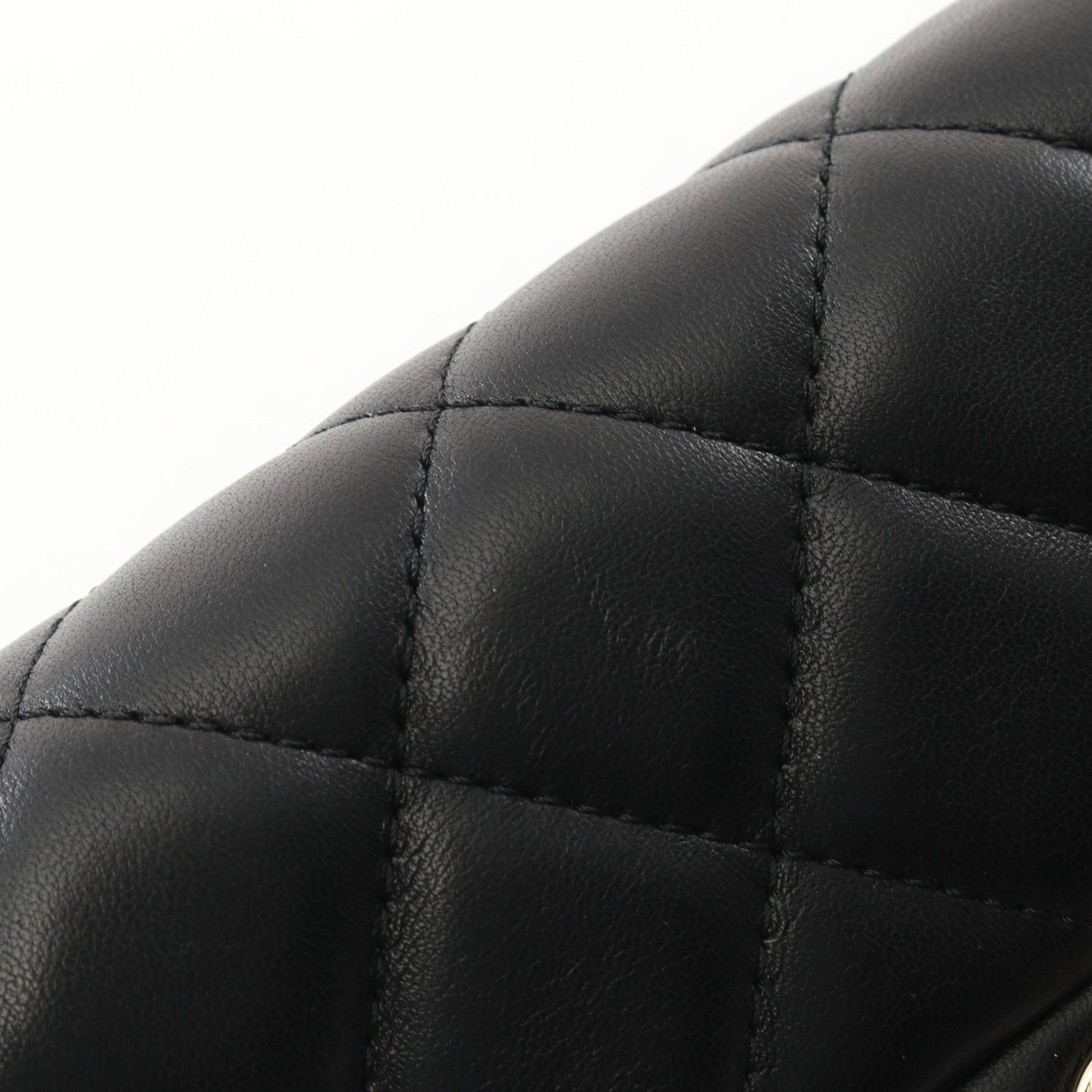 マトラッセ スモールフラップ パール チェーンショルダーバッグ ラムスキン ブラック ゴールド金具 シャネル バッグ CHANEL