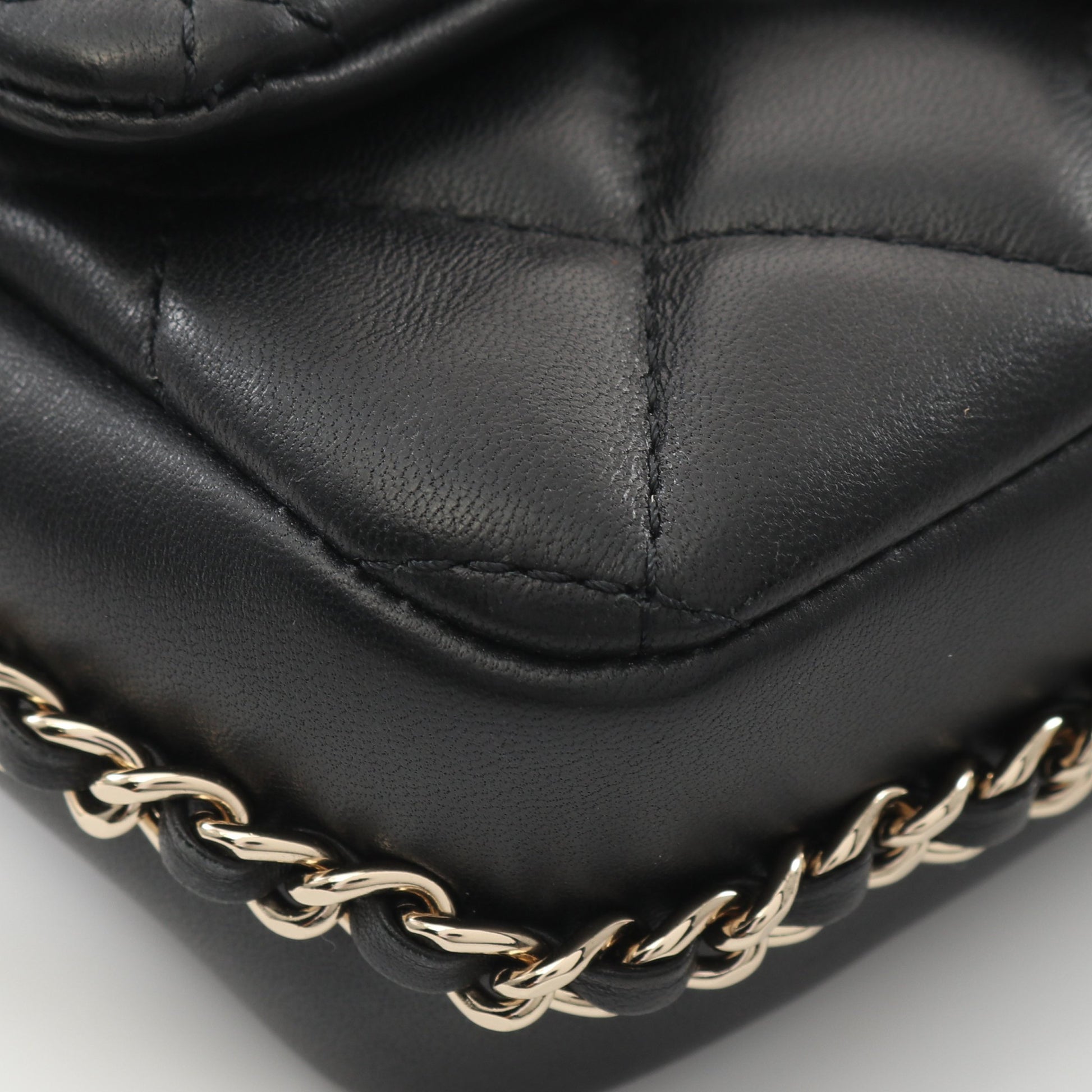 マトラッセ スモールフラップ パール チェーンショルダーバッグ ラムスキン ブラック ゴールド金具 シャネル バッグ CHANEL