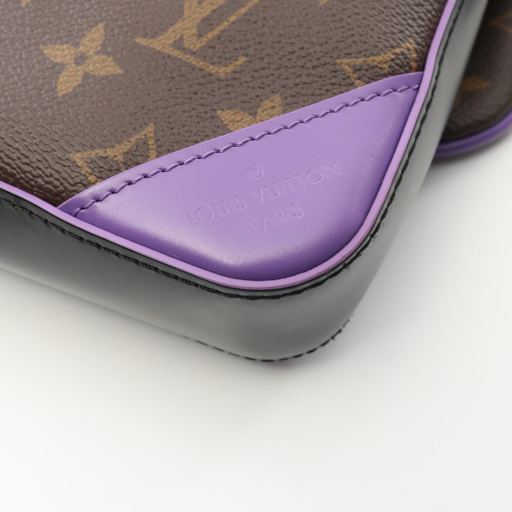 トリオ メッセンジャー モノグラムマカサー ショルダーバッグ PVC レザー ブラウン ブラック パープル ルイヴィトン バッグ LOUIS VUITTON