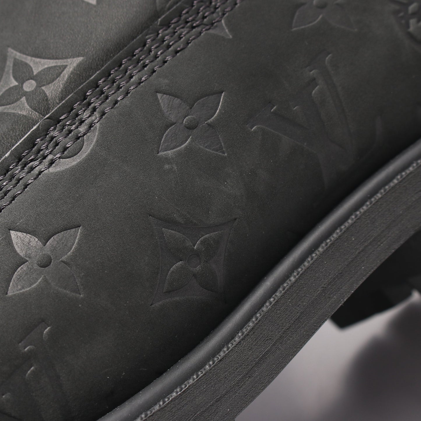 LV × Timberland 6-IN アンクルブーツ ノワール ショート ブーツ ヌバック レザー ブラック ルイヴィトン シューズ LOUIS VUITTON