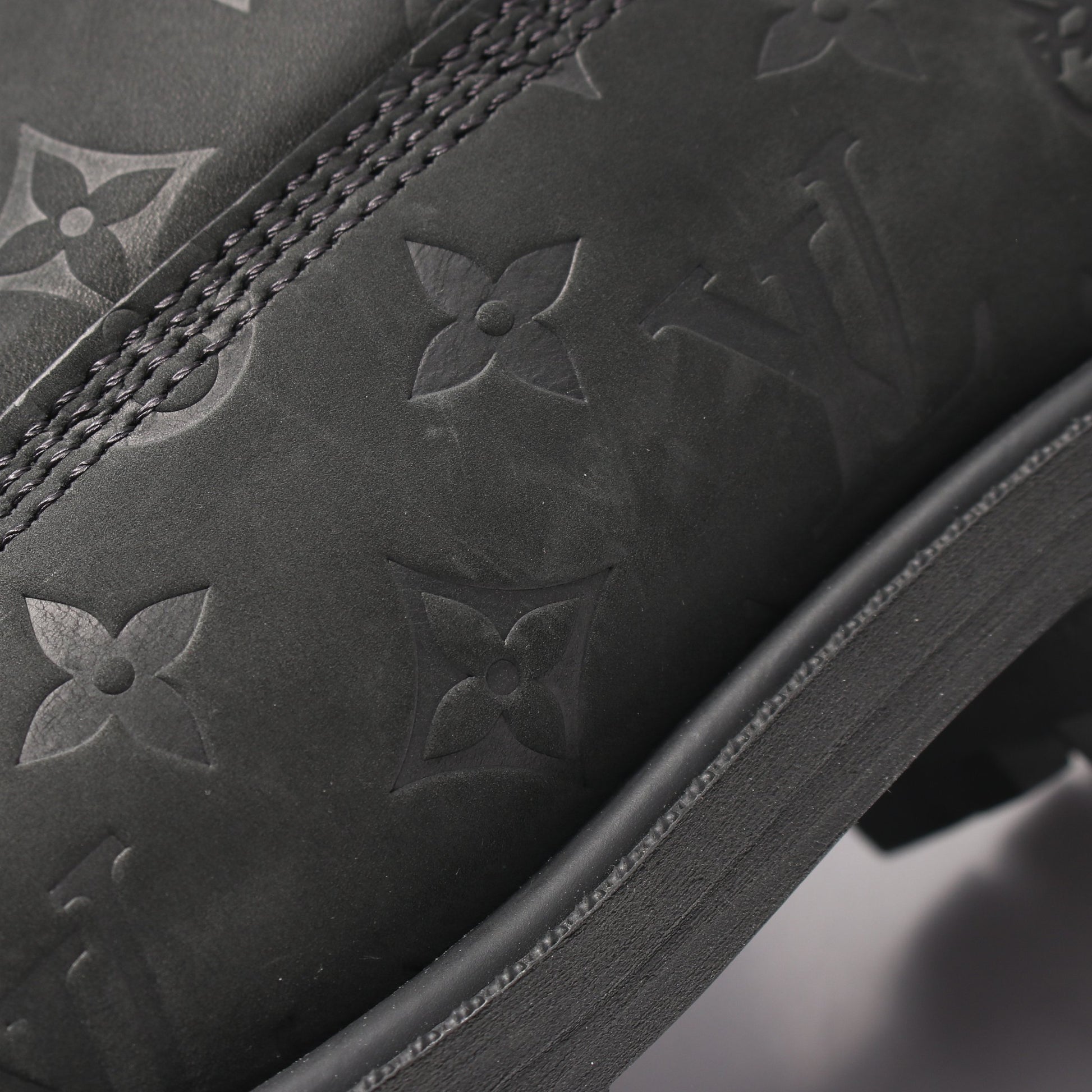 LV × Timberland 6-IN アンクルブーツ ノワール ショート ブーツ ヌバック レザー ブラック ルイヴィトン シューズ LOUIS VUITTON