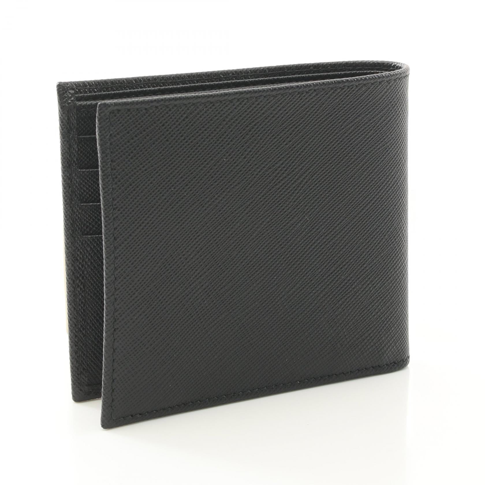 プラダ サフィアーノレザー 二つ折り財布サフィアーノレザー 　黒 SAFFIANO TRIANG 二つ折り財布 サフィアーノレザー ブラック