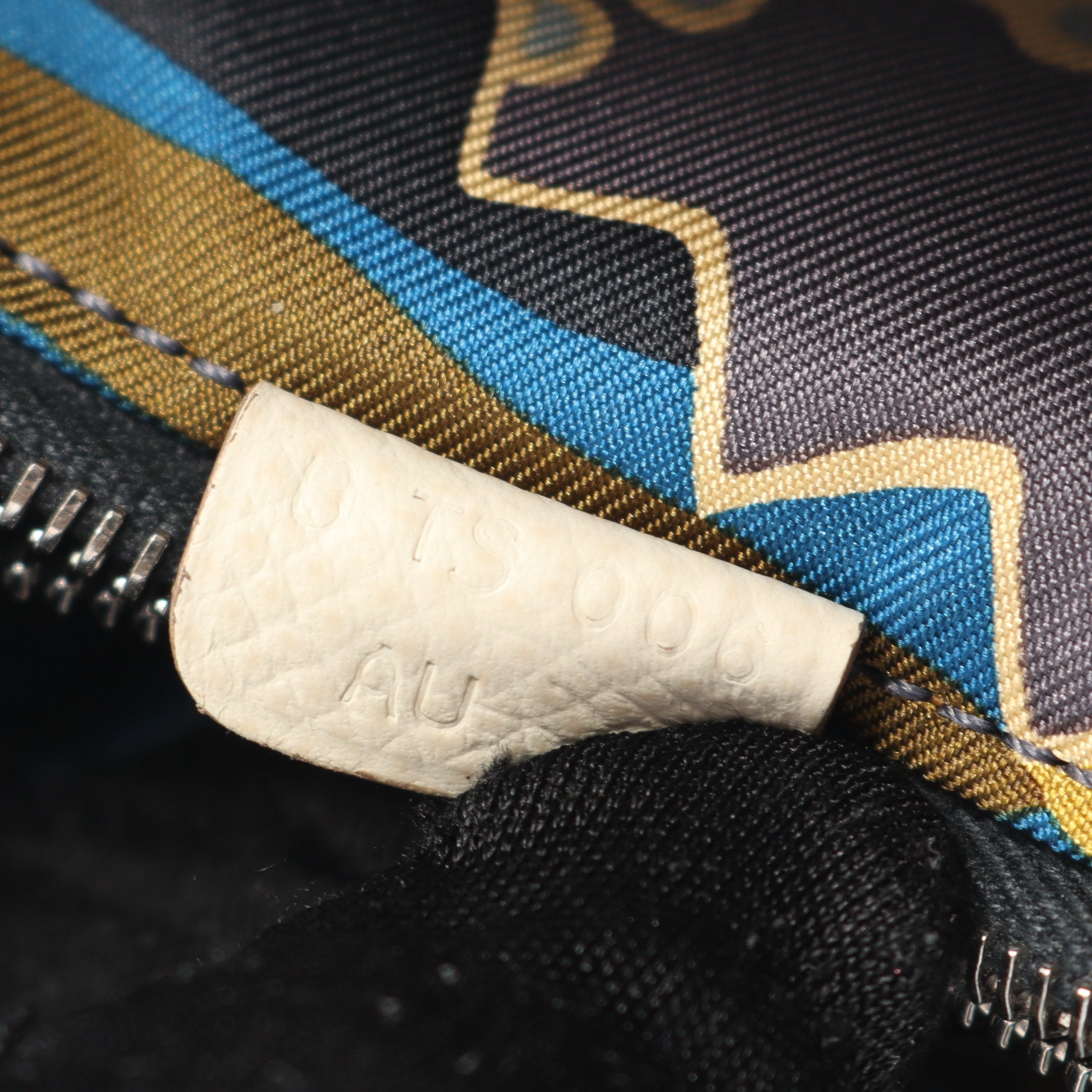 アザップコンパクト シルクイン クレ ラウンドファスナー財布