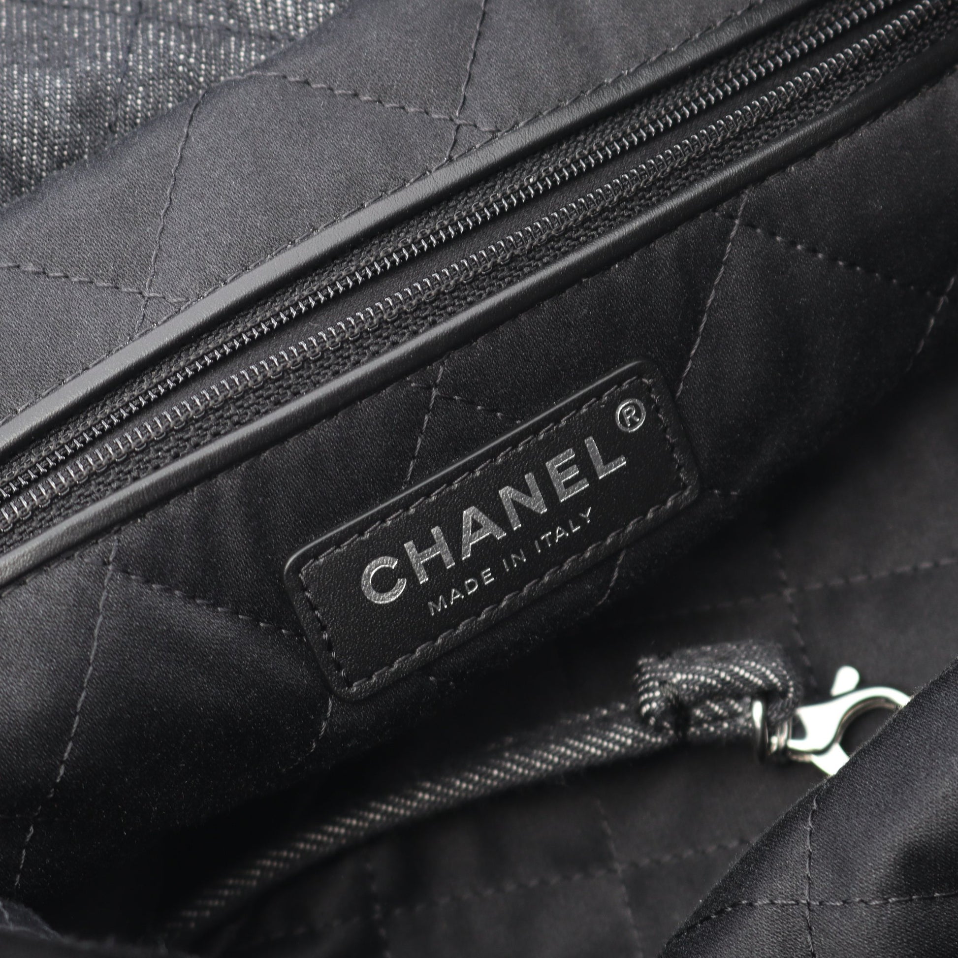 シャネル22 チェーンショルダーバッグ チェーントートバッグ デニム ブラック シルバー金具 シャネル バッグ CHANEL