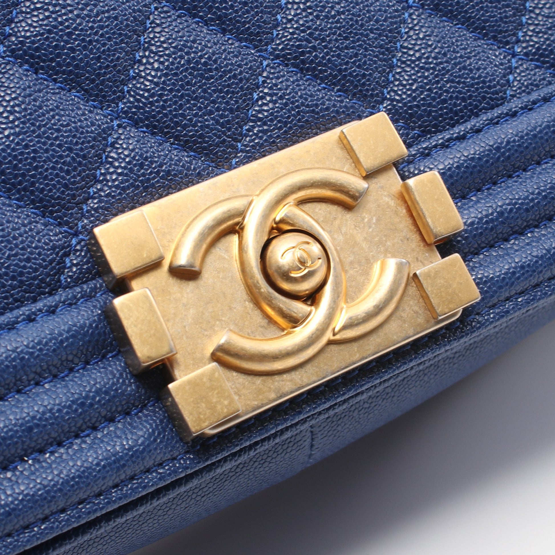 ボーイシャネル チェーンショルダーバッグ キャビアスキン ダークブルー ゴールド金具 シャネル バッグ CHANEL