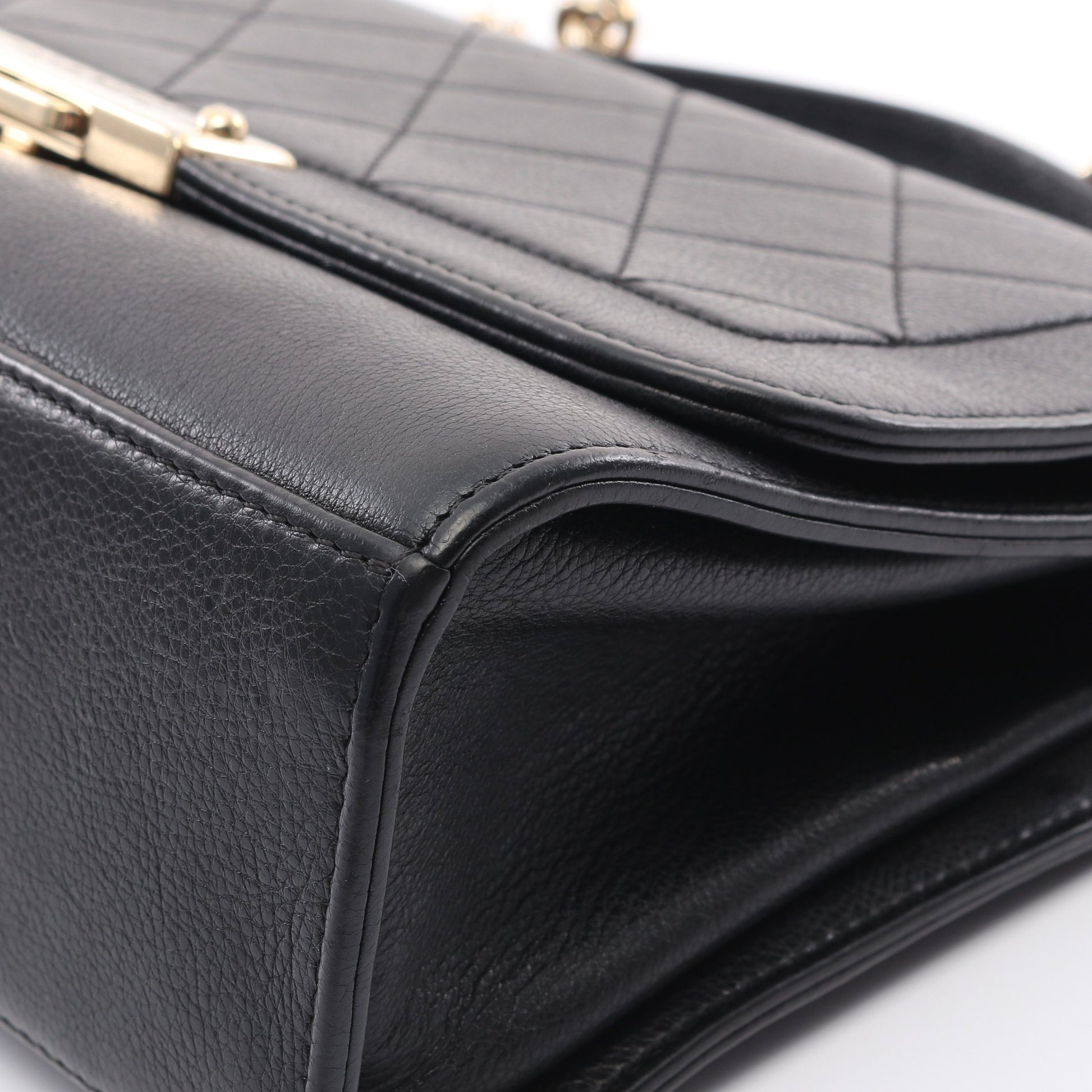 マトラッセ クリックラベル チェーンショルダーバッグ レザー ブラック ゴールド金具 2WAY シャネル バッグ CHANEL